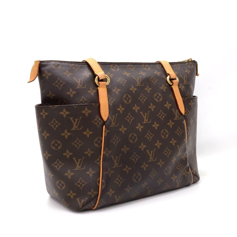 Louis Vuitto Totally MM Monogram Canvas Shoulder Bag