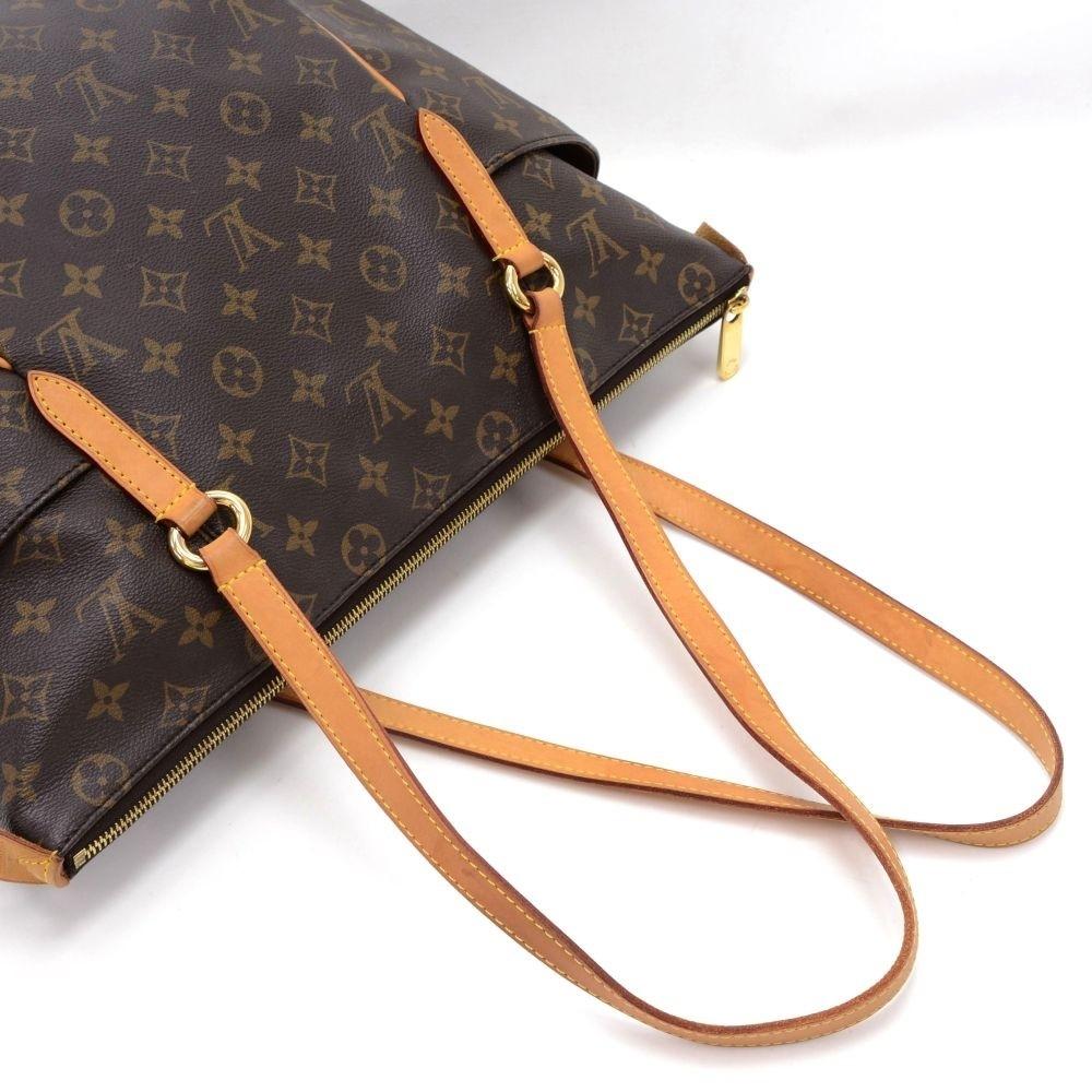 Louis Vuitto Totally MM Monogram Canvas Shoulder Bag