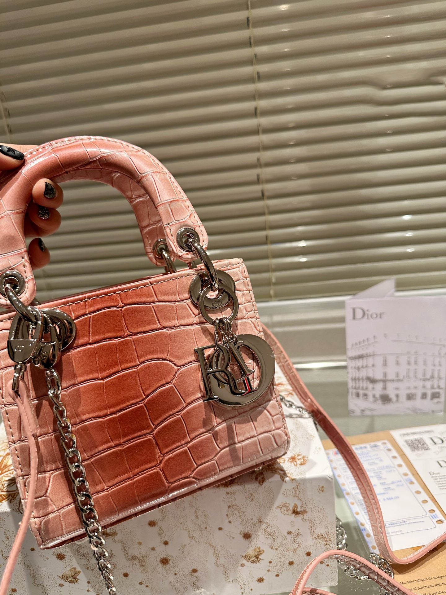 EN - Luxury Bags DIR 370