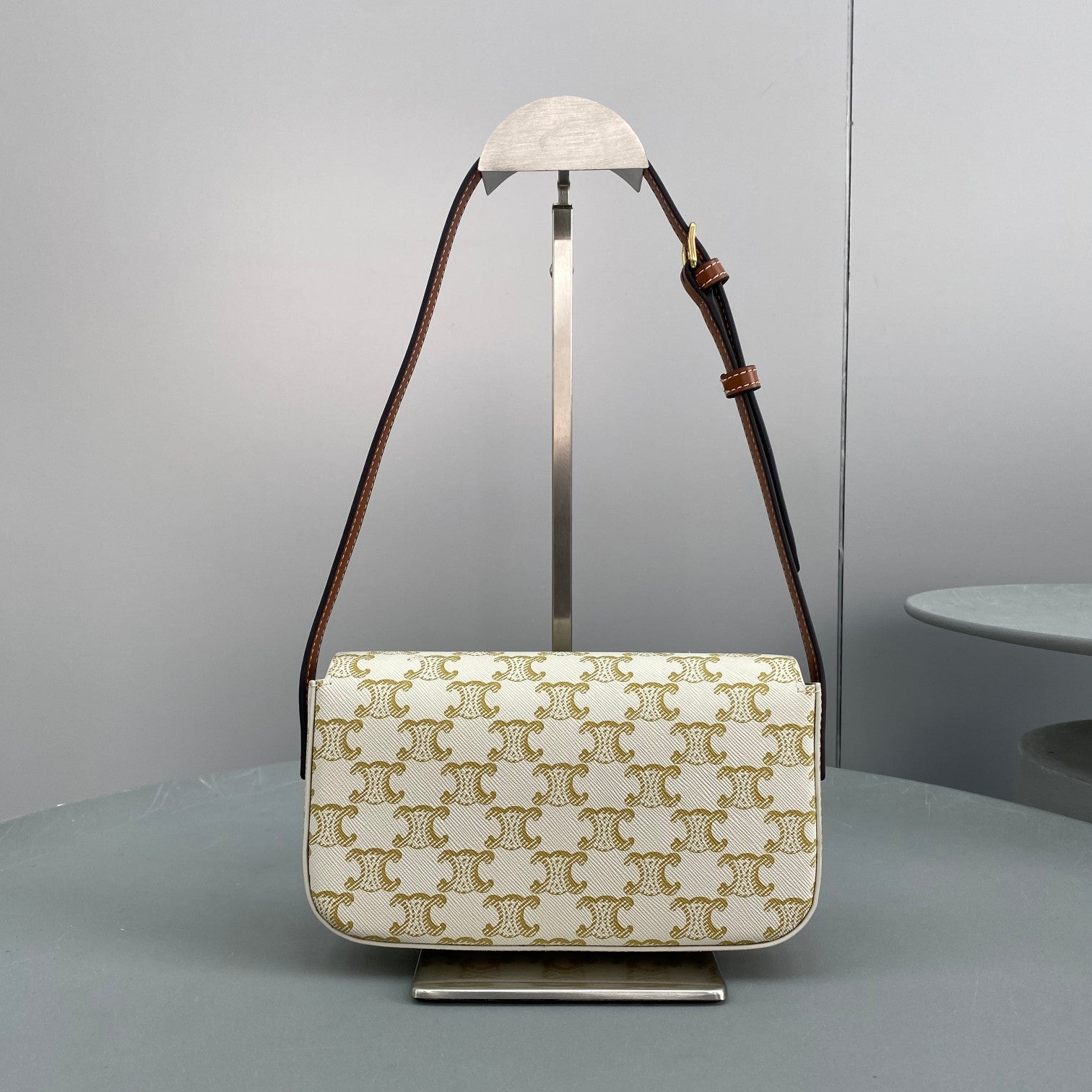 GLAMI Triomphe Shoulder Bag In Triomphe Canvas White For Women 8in/20cm 194142CUZ.01BC