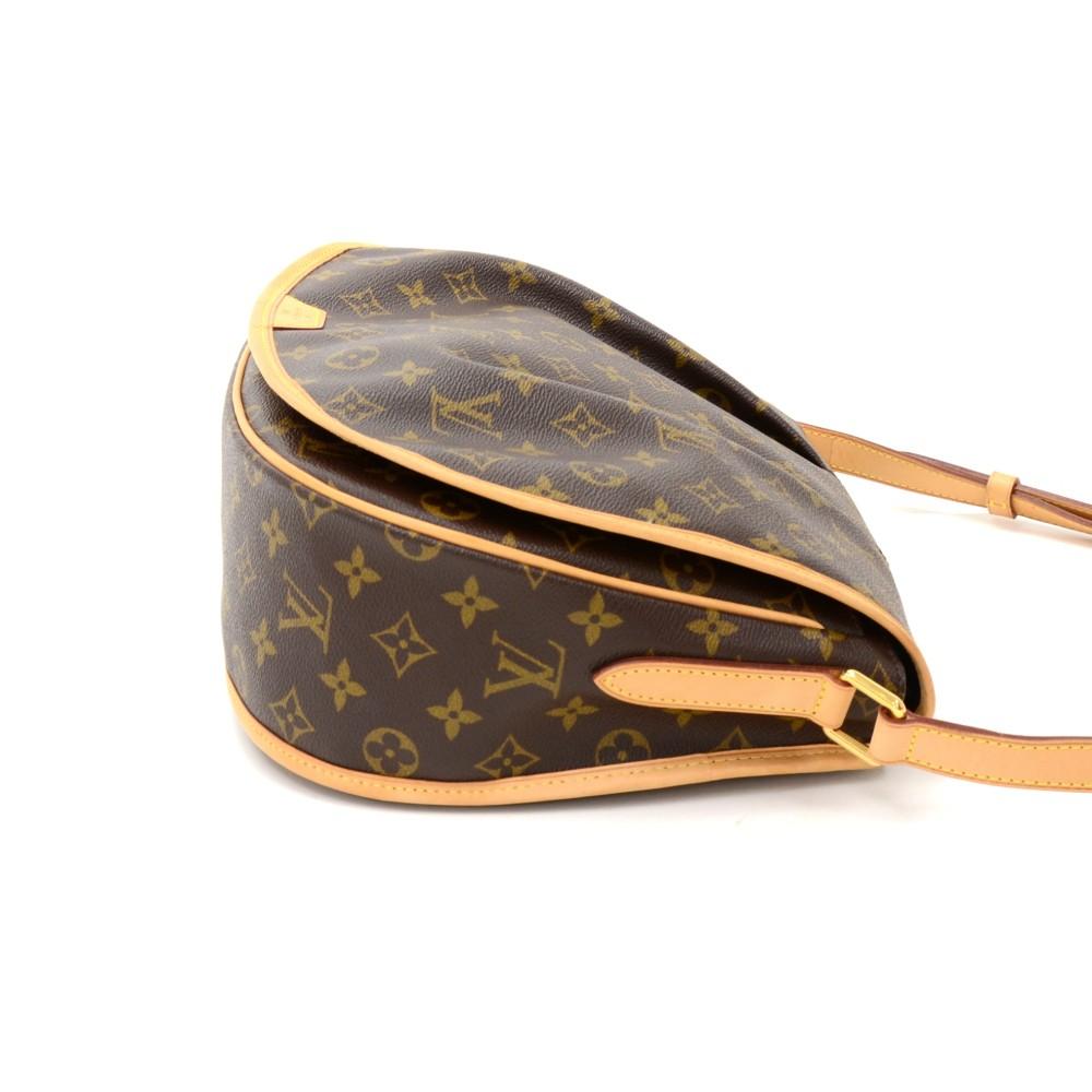 Louis Vuitto Menilmontant MM Monogram Canvas Shoulder Bag