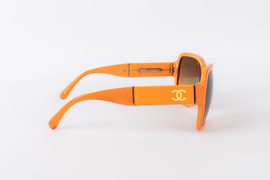 Lunettes de soleil oranges Chanel