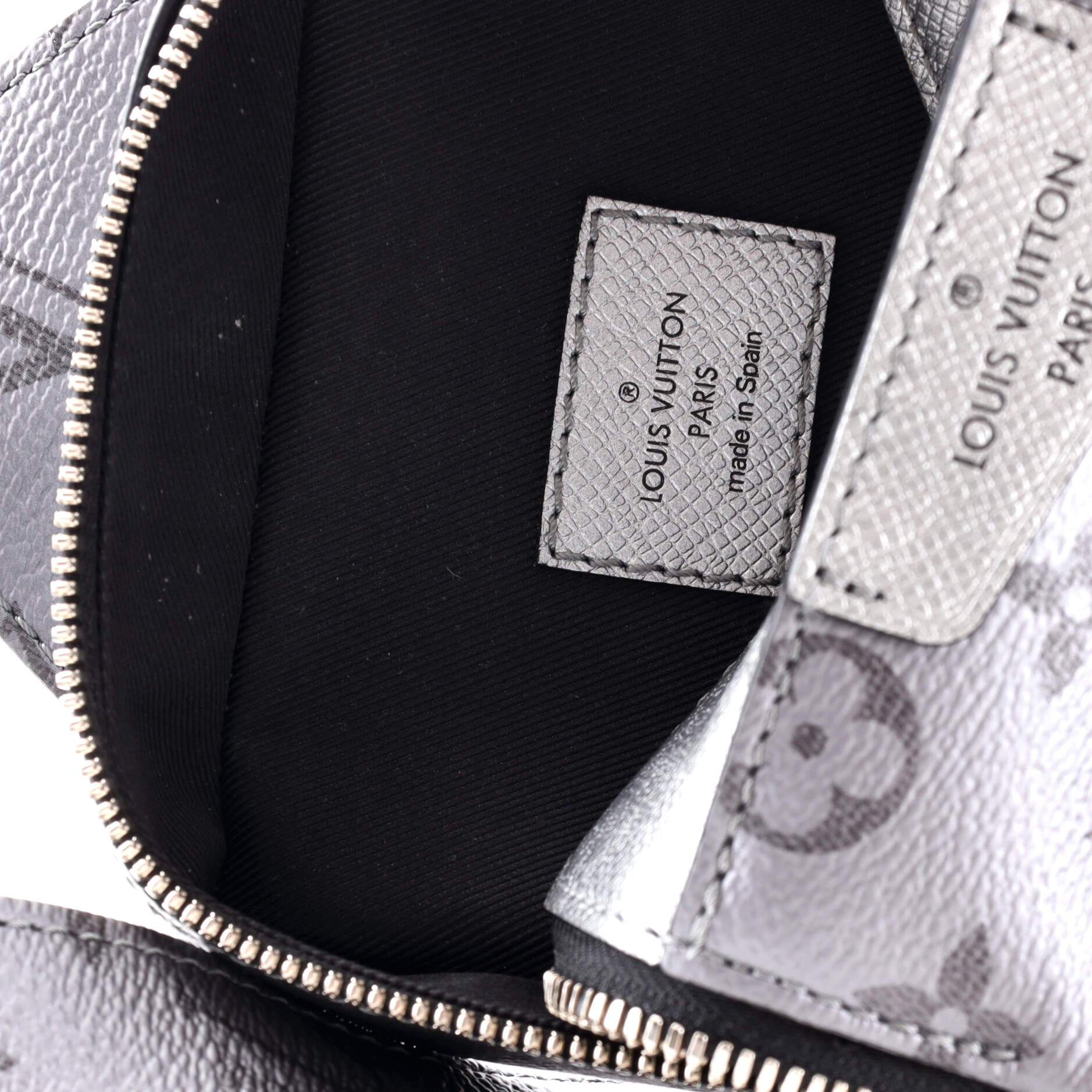 Louis Vuitton Outdoor Slingbag Monogram Taigarama