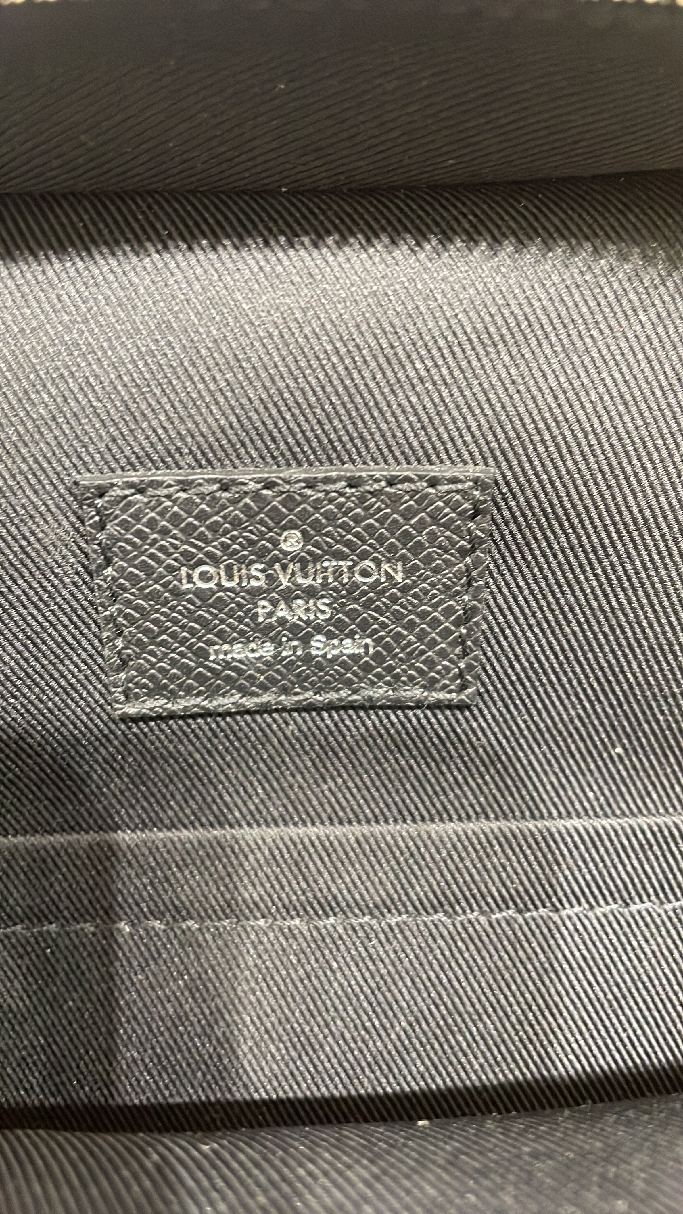 Louis Vuitton Outdoor Slingbag Monogram Taigarama