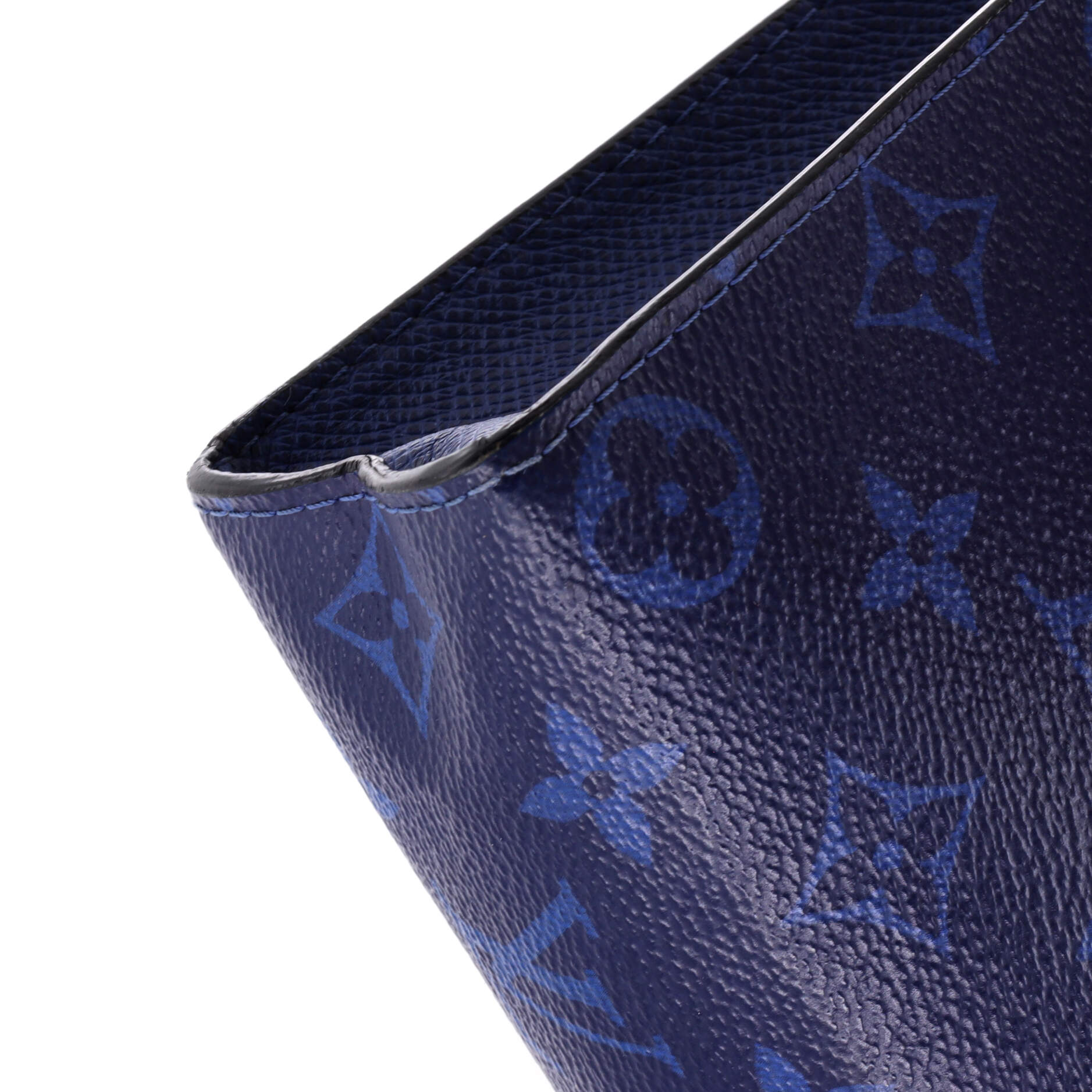 Louis Vuitton Pochette Voyage Monogram Taigarama MM
