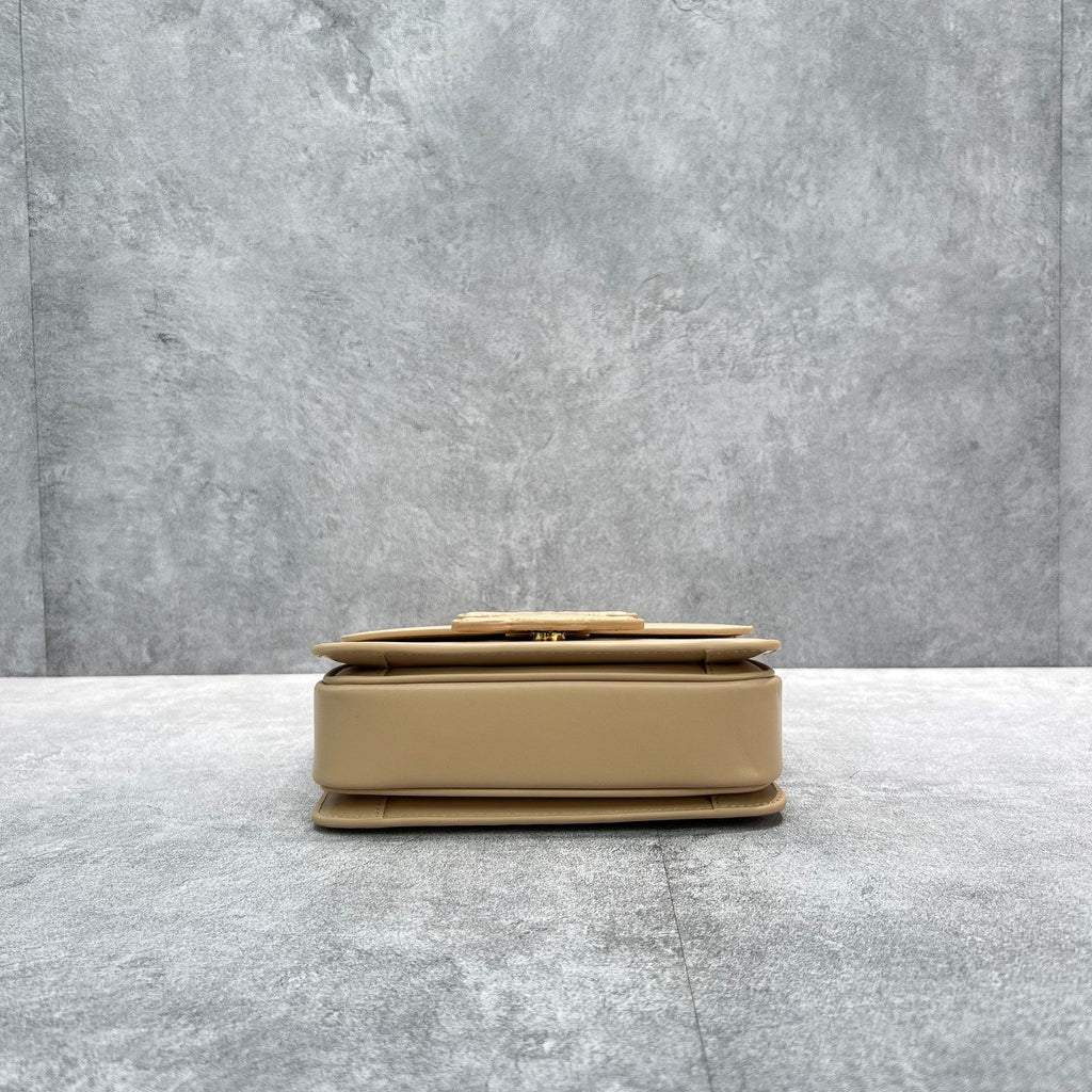 GLAMI Classique Cuir Triomphe Bag Beige For Women 9in/22cm