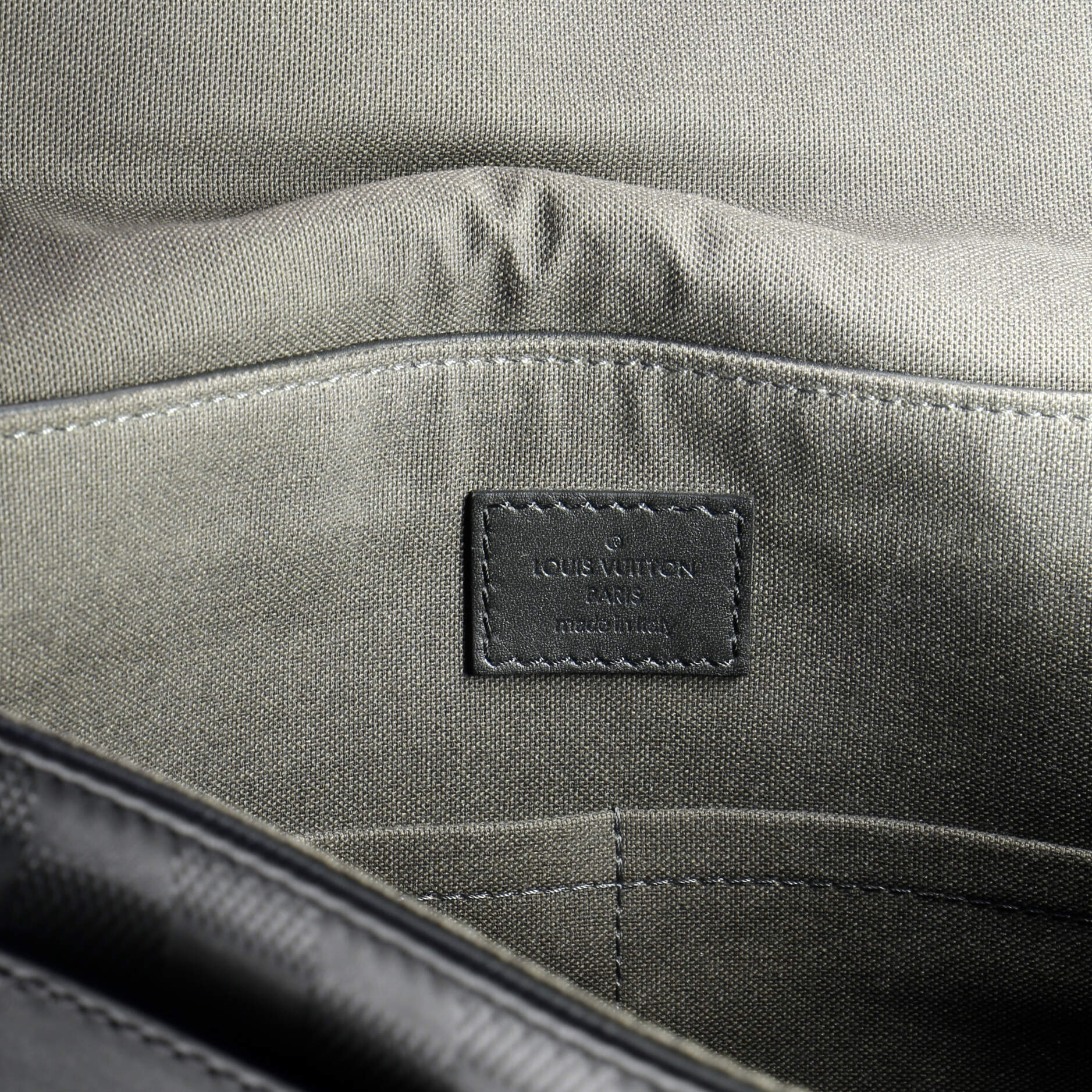 Louis Vuitton District Messenger Bag Damier Infini Leather PM