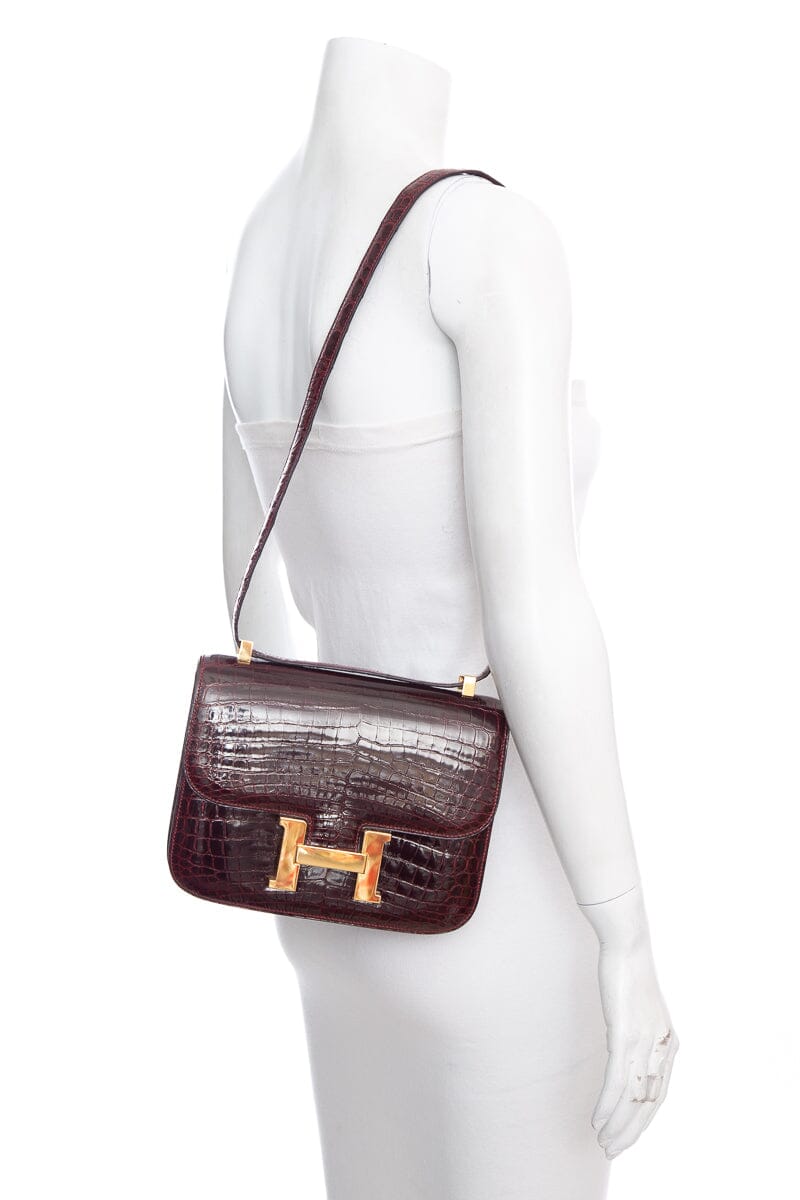 HermÃƒÆ’Ã‚Â¨s Shiny Niloticus Croc Constance 24 Bordeaux Handbag