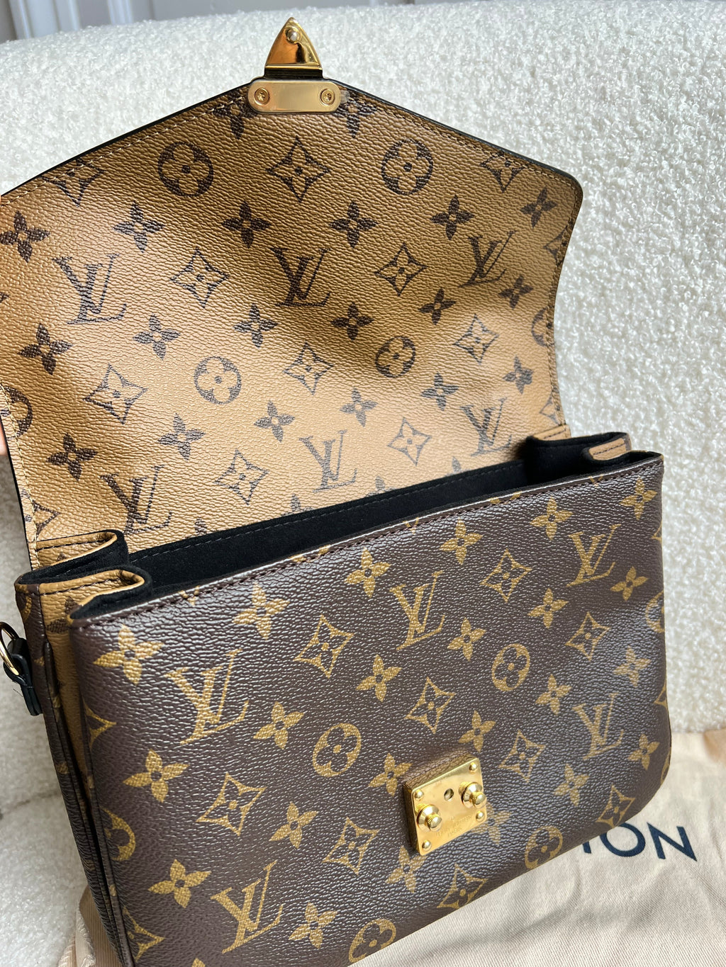 Louis Vuitton Pochette Metis Reverse Monogram (RRP £1,970)