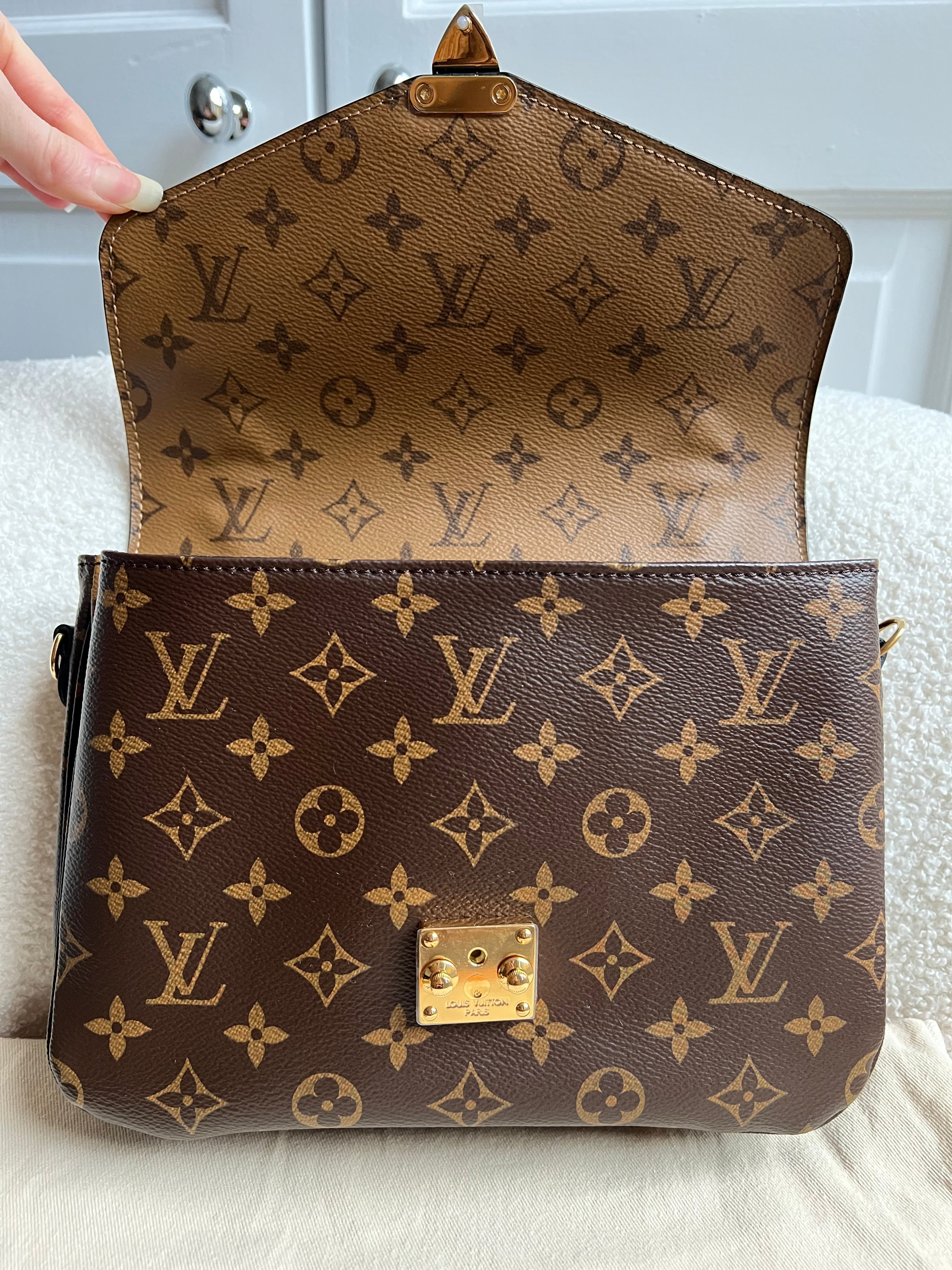 Louis Vuitton Pochette Metis Reverse Monogram (RRP £2,000)