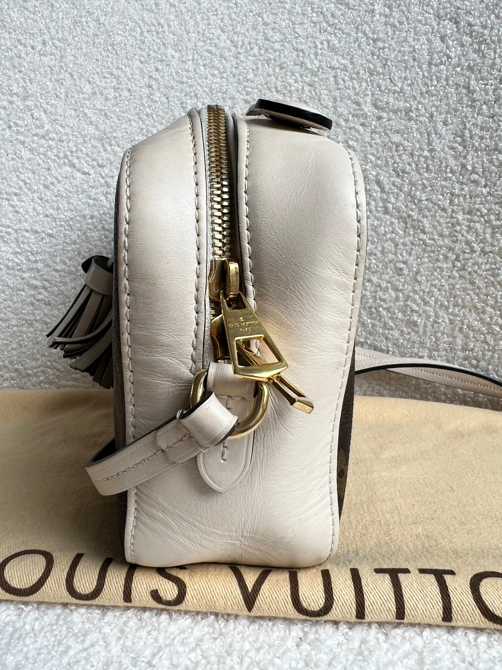 Louis Vuitton Saintonge Monogram Cream