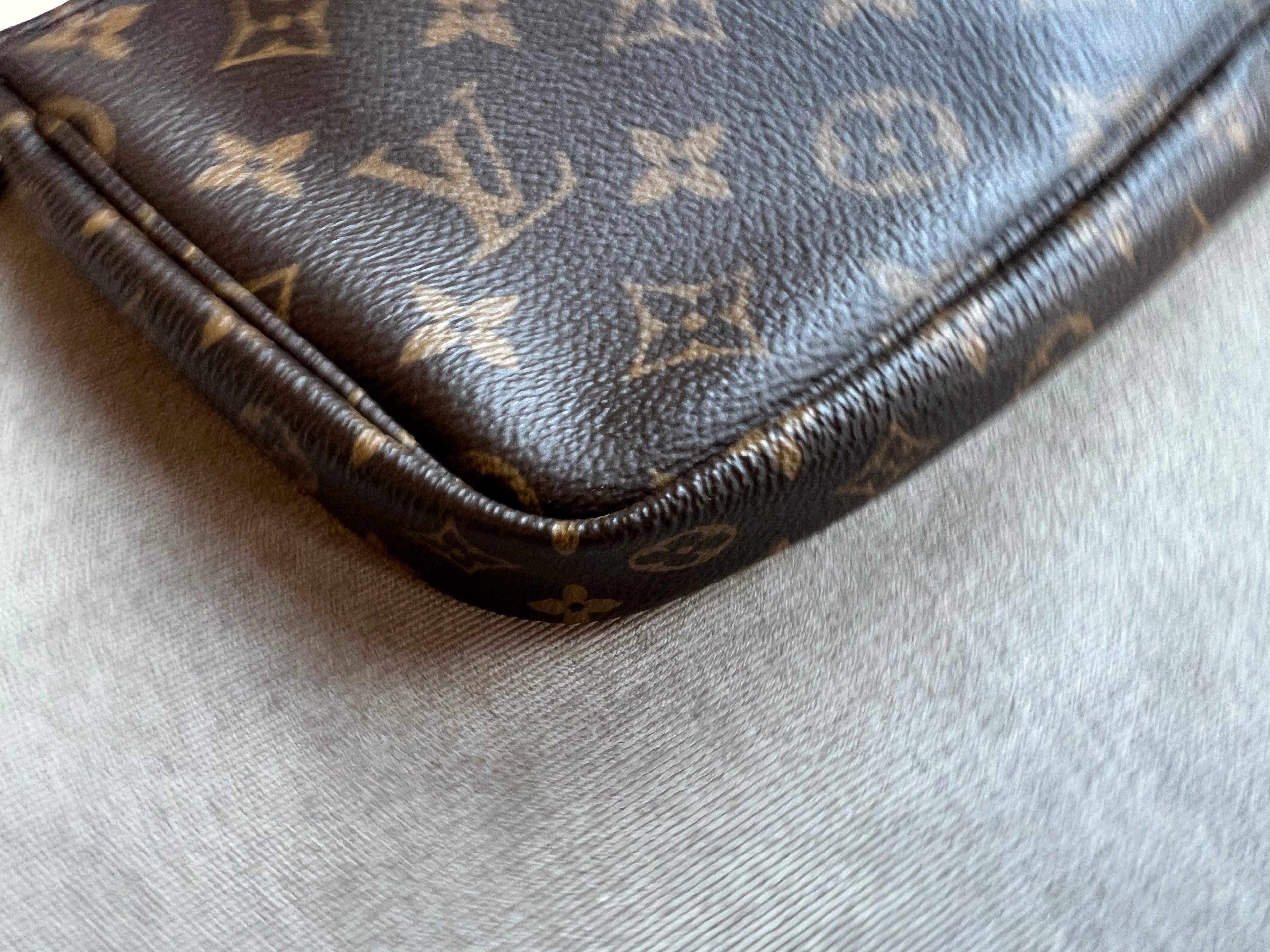 Louis Vuitton Multi Pochette Accessoires Khaki (RRP £1970)