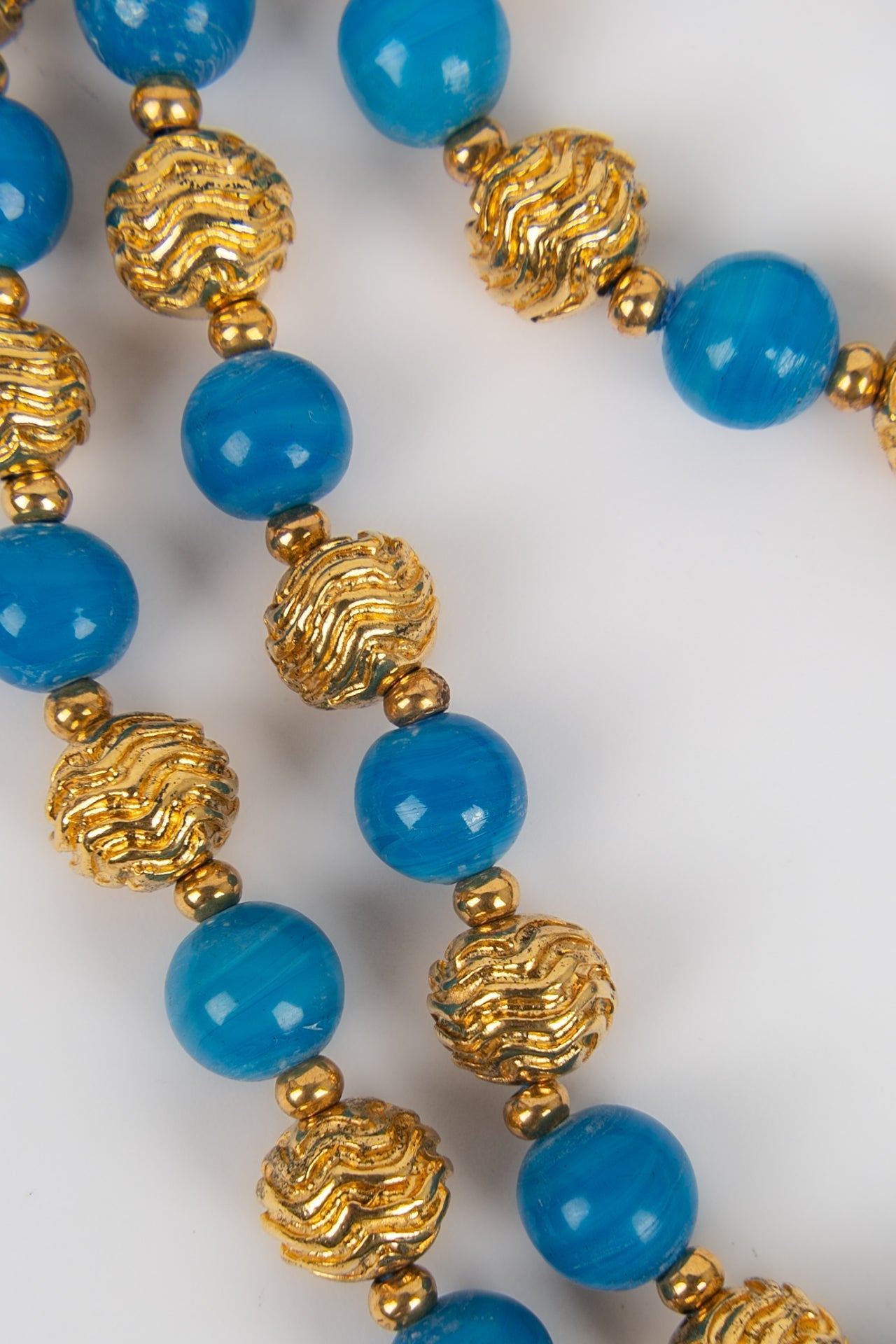 Collier bleu Chanel