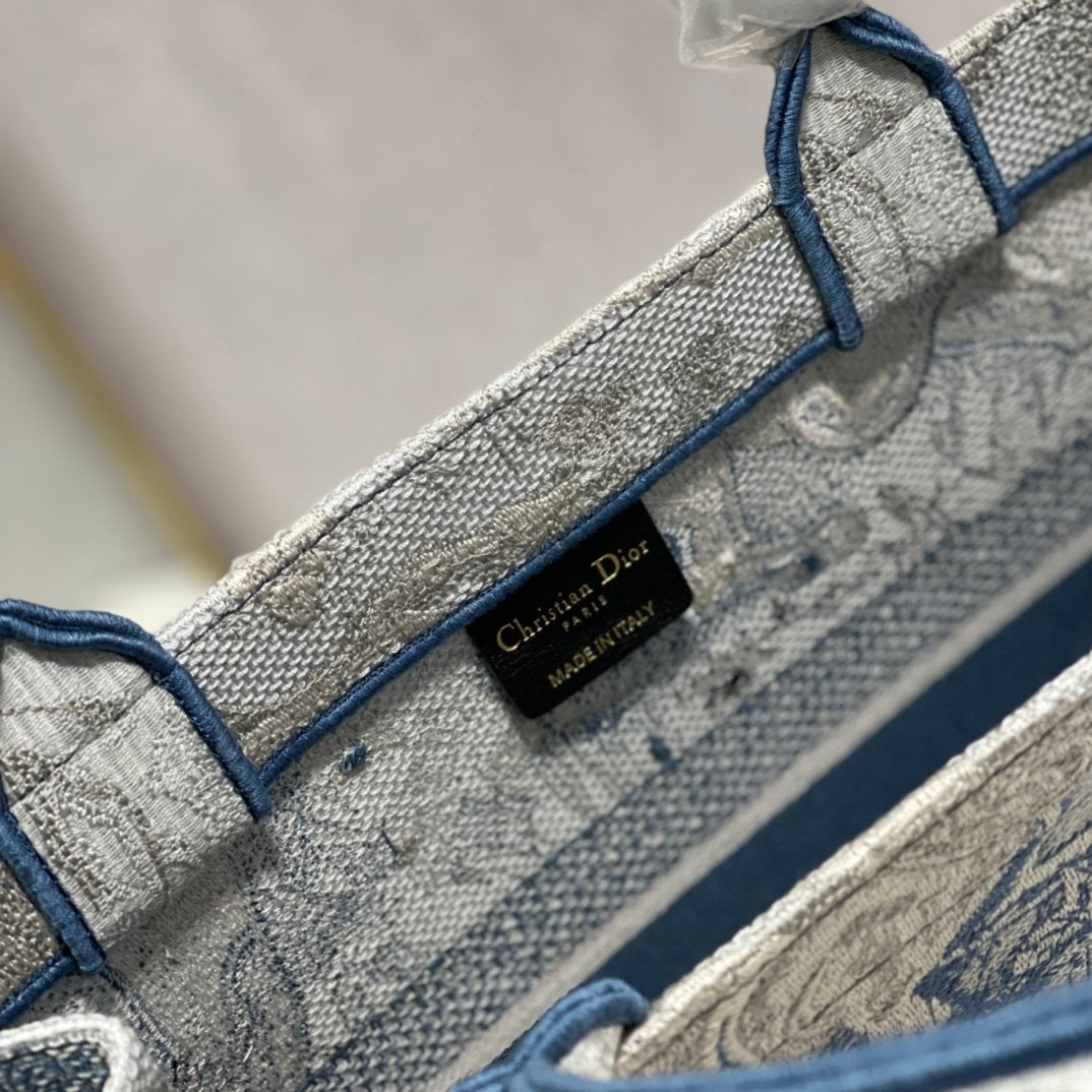 GLAMI MeGLAMIum Book Tote Blue Toile de Jouy Reverse Embroidery, Blue, For Women WomenÃ¢â‚¬â„¢s Handbags, Shoulder Bags, 36cm CD M1296ZRGO_M928