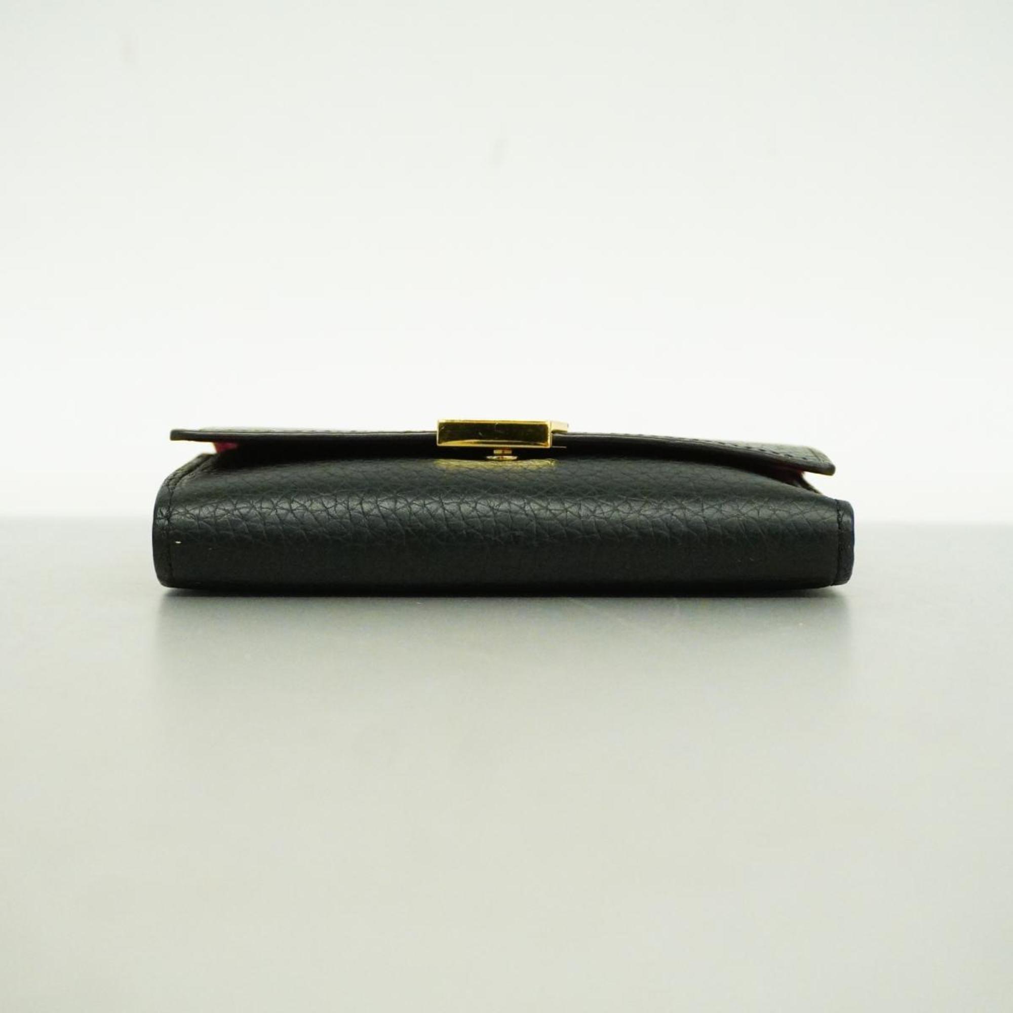 Louis Vuitton Capucines  Leather Wallet  ()