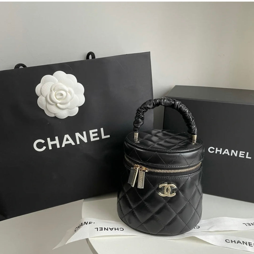 CHLSmall Vanity Case 16cm Black For Women AS3210