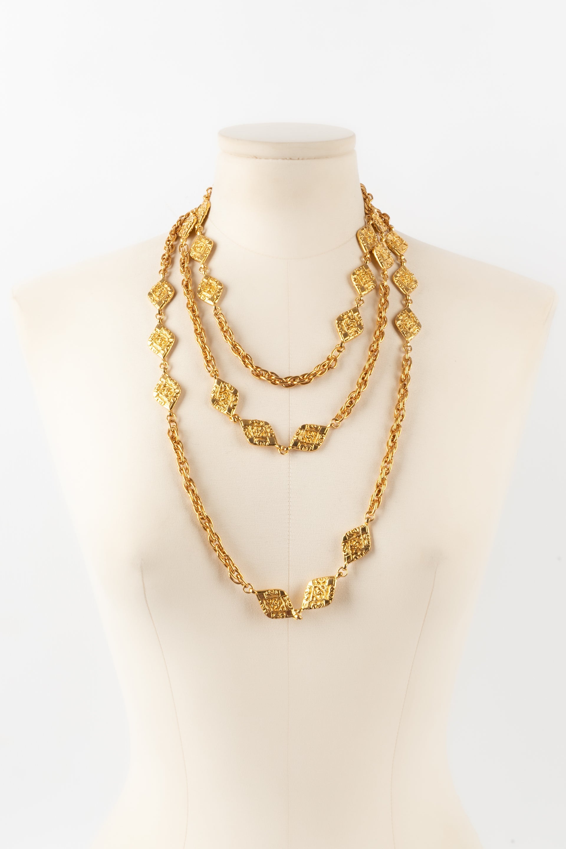 Collier / sautoir en mÃƒÆ’Ã‚Â©tal dorÃƒÆ’Ã‚Â© Chanel