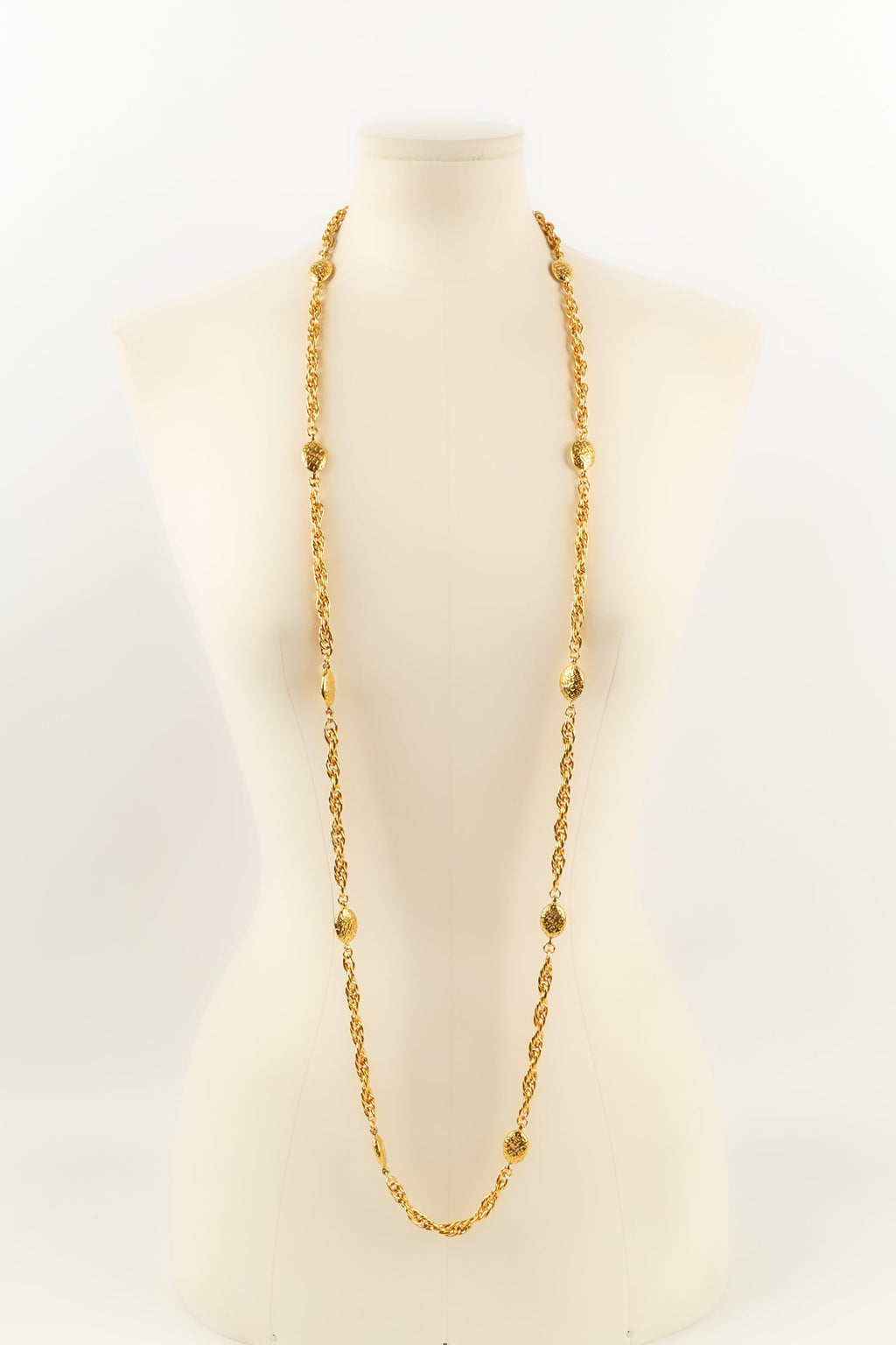 Collier / sautoir en mÃƒÆ’Ã‚Â©tal dorÃƒÆ’Ã‚Â© Chanel