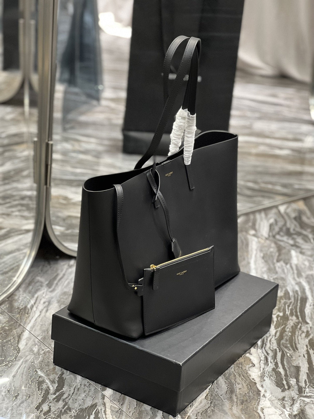 GLAMI Shopping E/W Tote Bag Black With Gold Hardware For Women 14.5in/38cm YSL 600281CSV0J1000