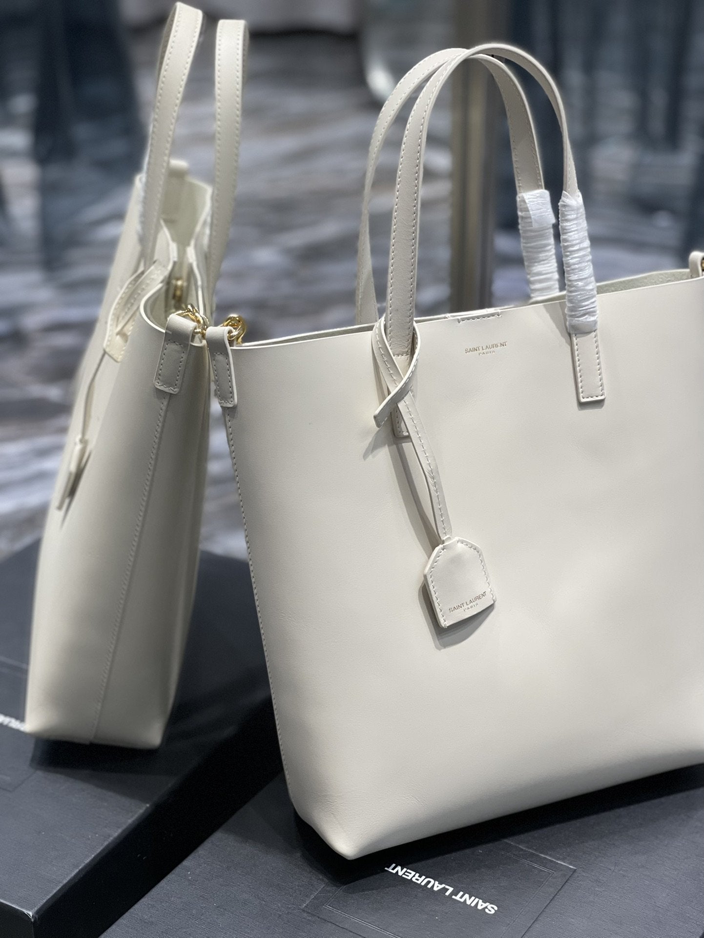GLAMI Shopping Bag White Toy In Supple For Women 11in/28cm YSL 600307CSV0J9207