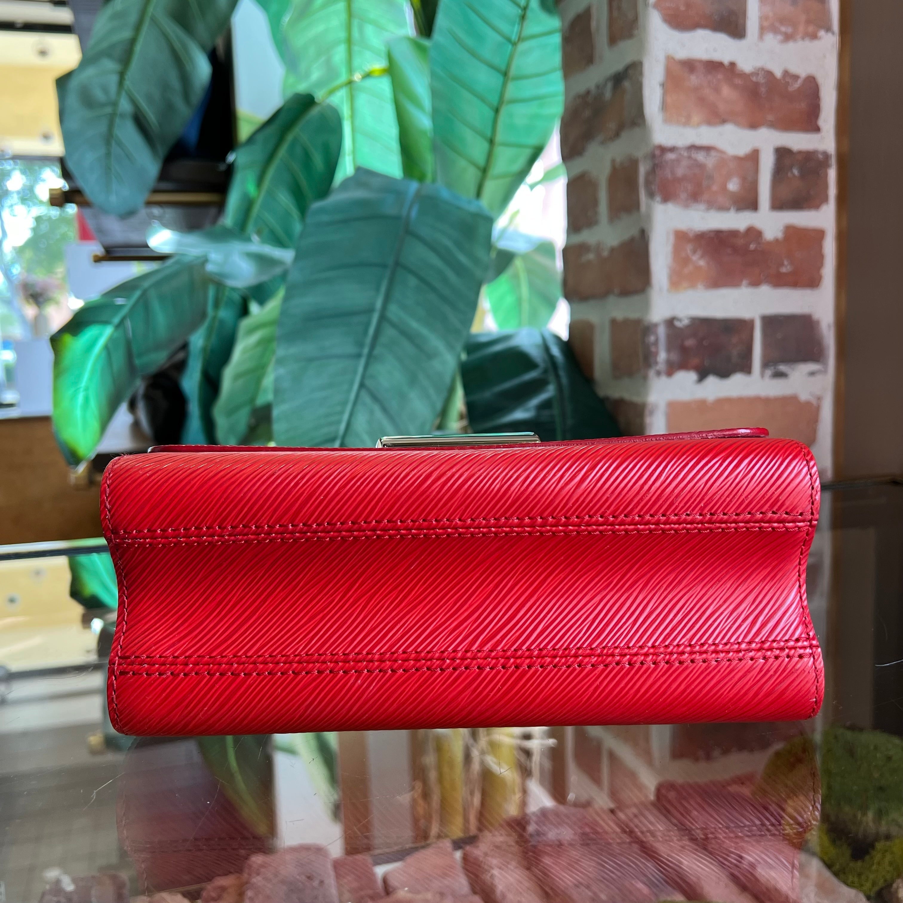 LOUIS VUITTON Twist MM Red Epi Leather Bag Coquelicot