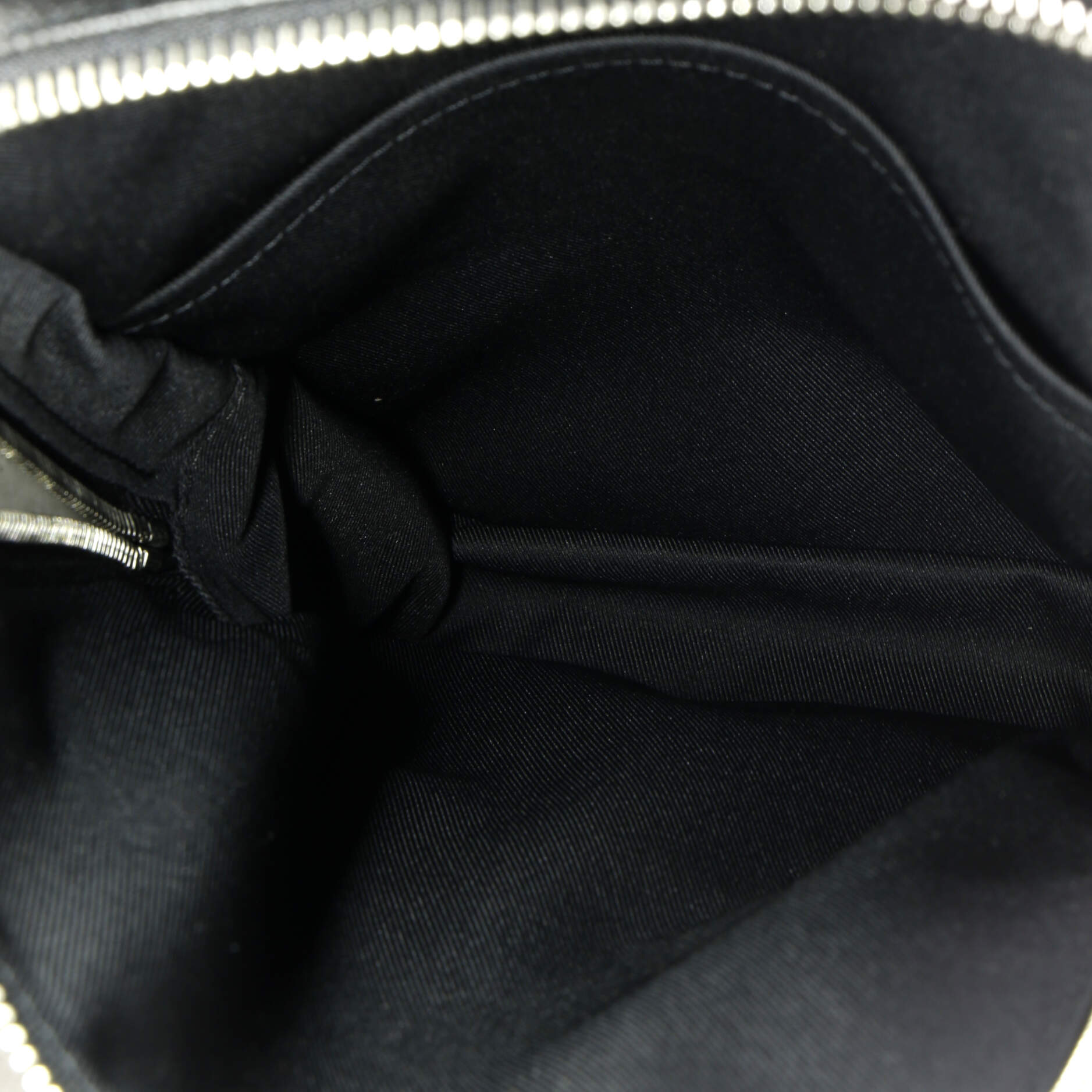 Louis Vuitton Avenue Sling Bag Taiga Leather