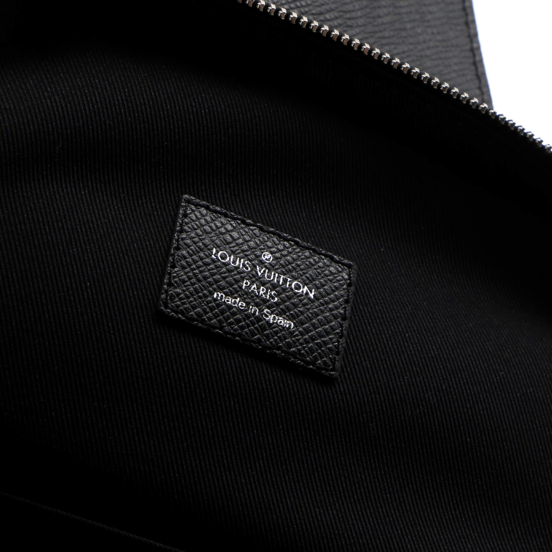 Louis Vuitton Avenue Sling Bag Taiga Leather