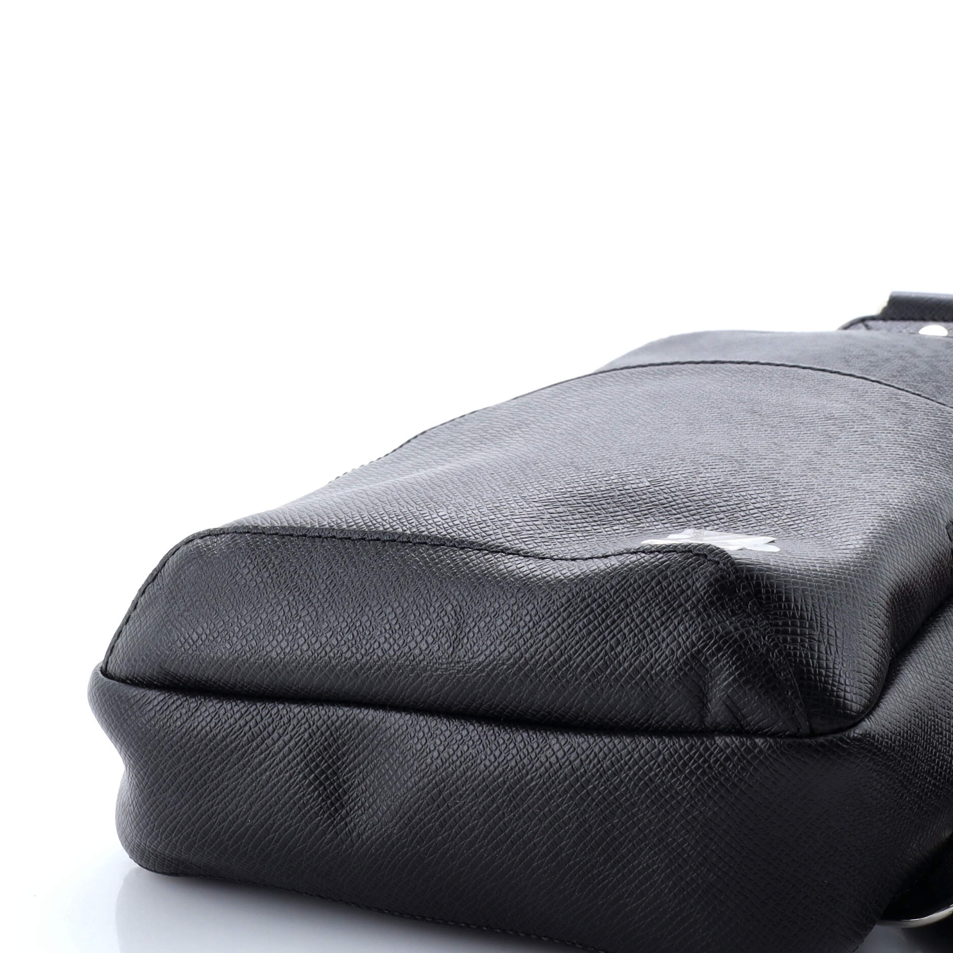 Louis Vuitton Avenue Sling Bag Taiga Leather