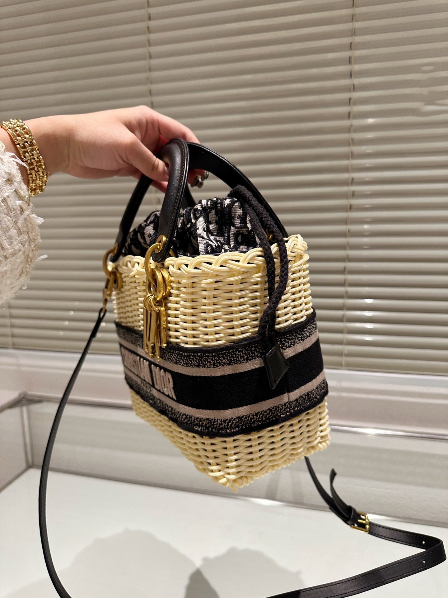 EN - Luxury Bags DIR 374