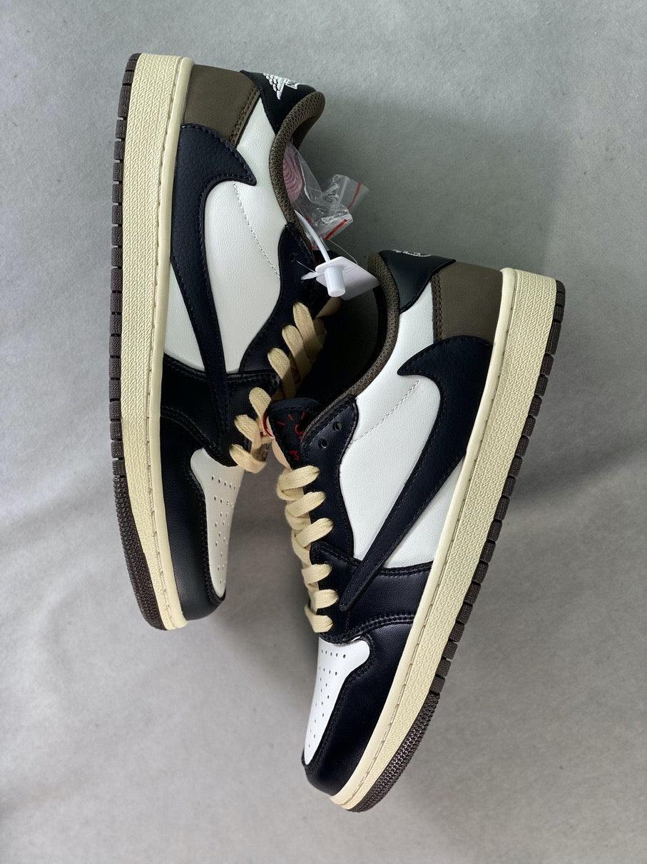 Designer Travis Scott ÃƒÆ’Ã¢â‚¬â€ Air Jordan 1 Low OG ÃƒÂ¢Ã¢â€šÂ¬Ã…â€œReverse M CQ4277 105