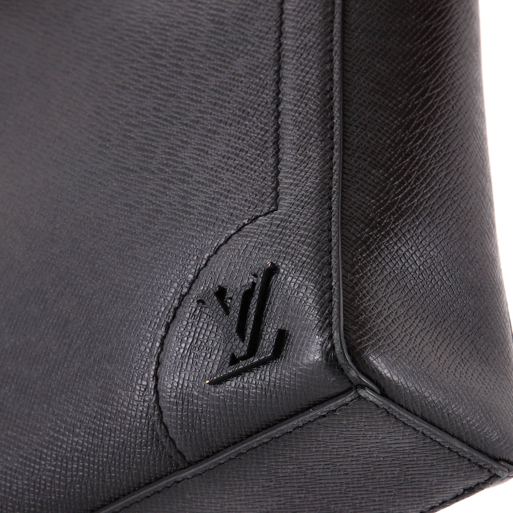 Louis Vuitton Vertical Tote Taiga Leather