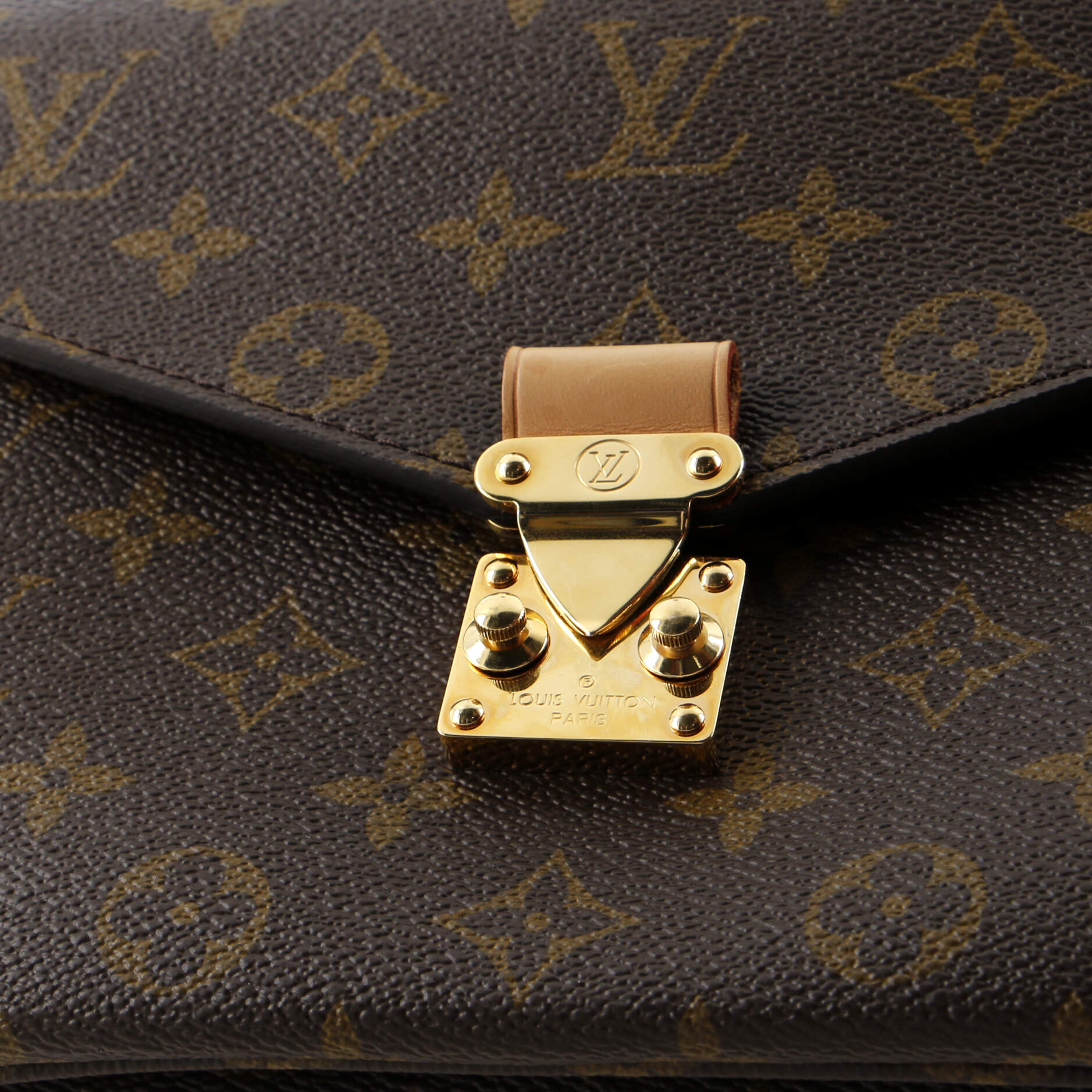 Louis Vuitton Pochette Metis Monogram Canvas