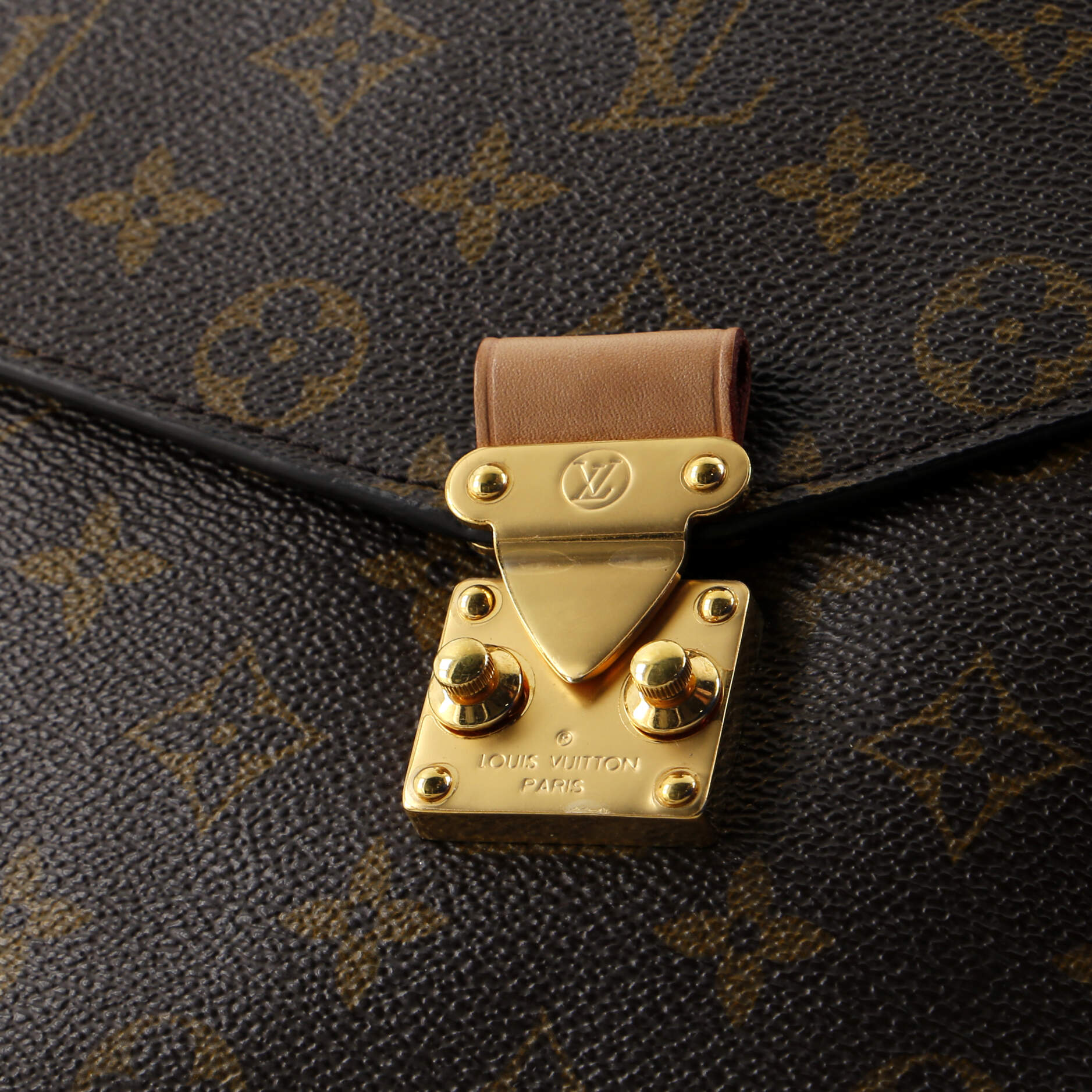 Louis Vuitton Pochette Metis Monogram Canvas