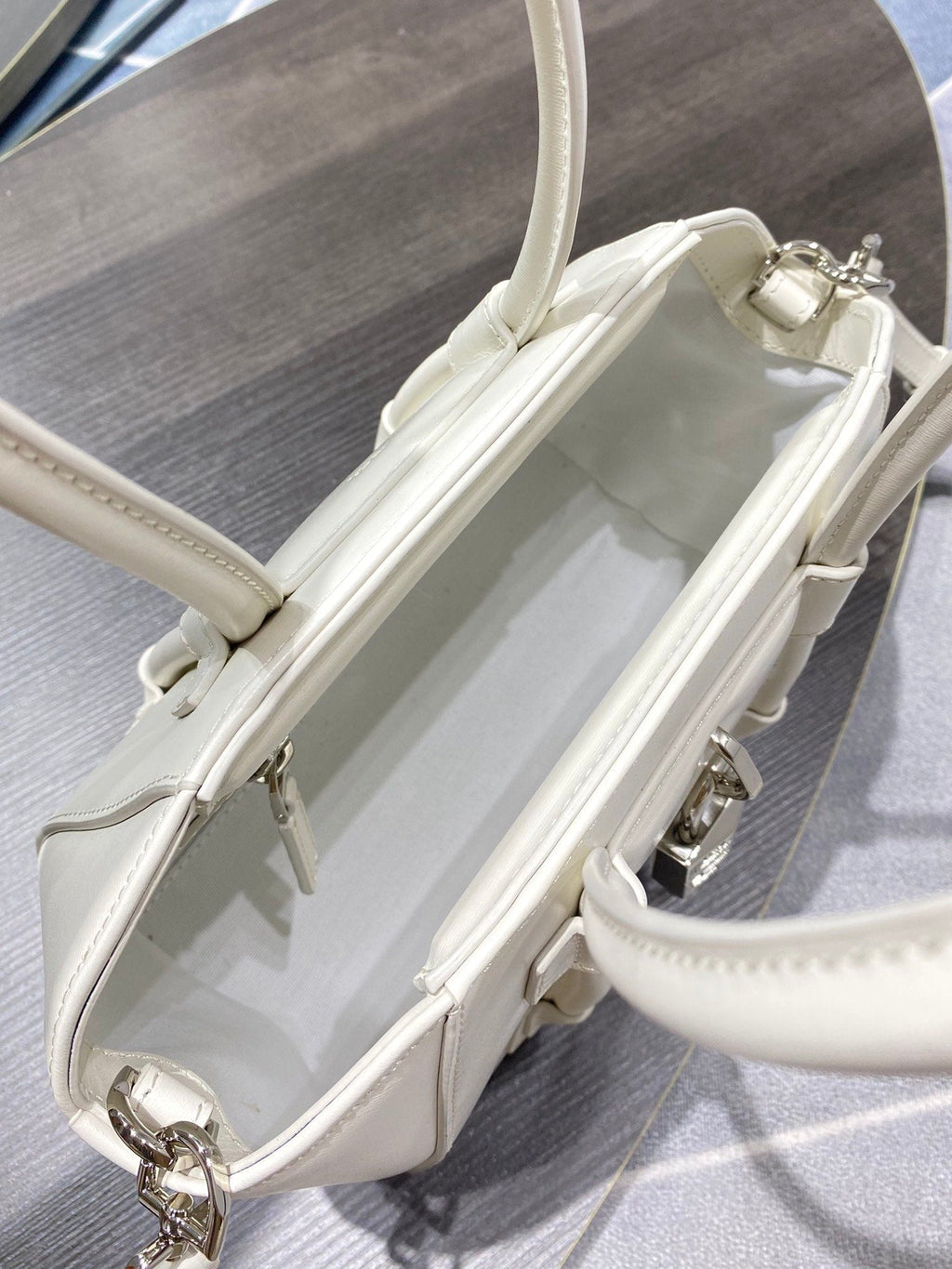 gv Mini Antigona Lock Bag Ivory For Women, Handbags, Shoulder Bags 8.7in/22cm GVC GLAMI50J0B16S-105