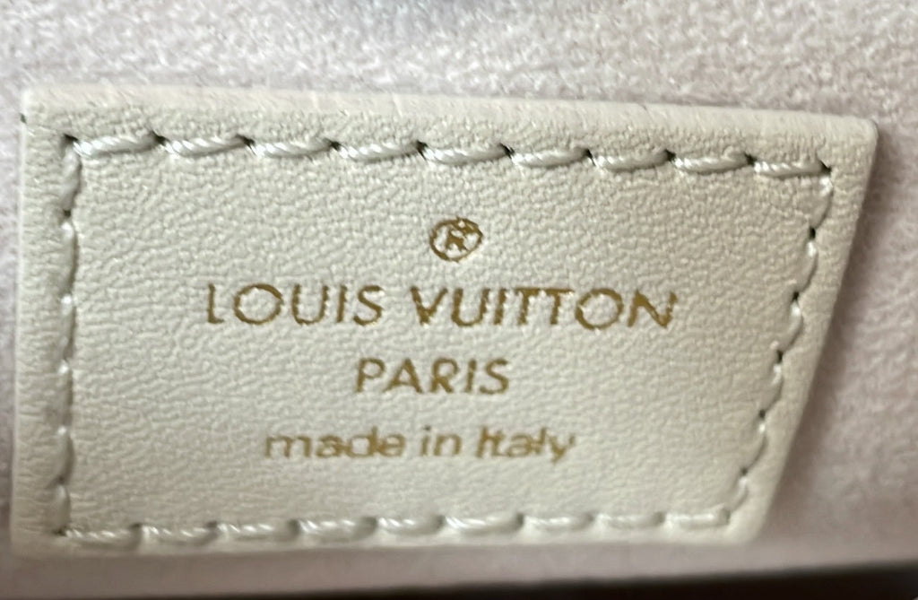 Louis Vuitton New Wave Chain Bag NM Quilted Leather MM