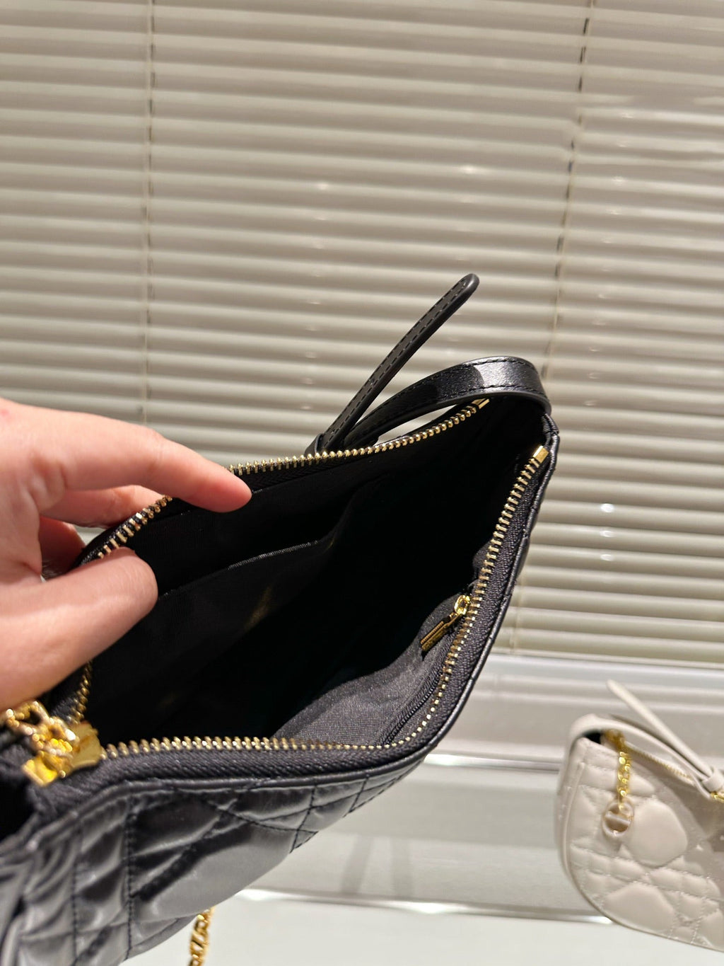 EN - Luxury Bags DIR 373
