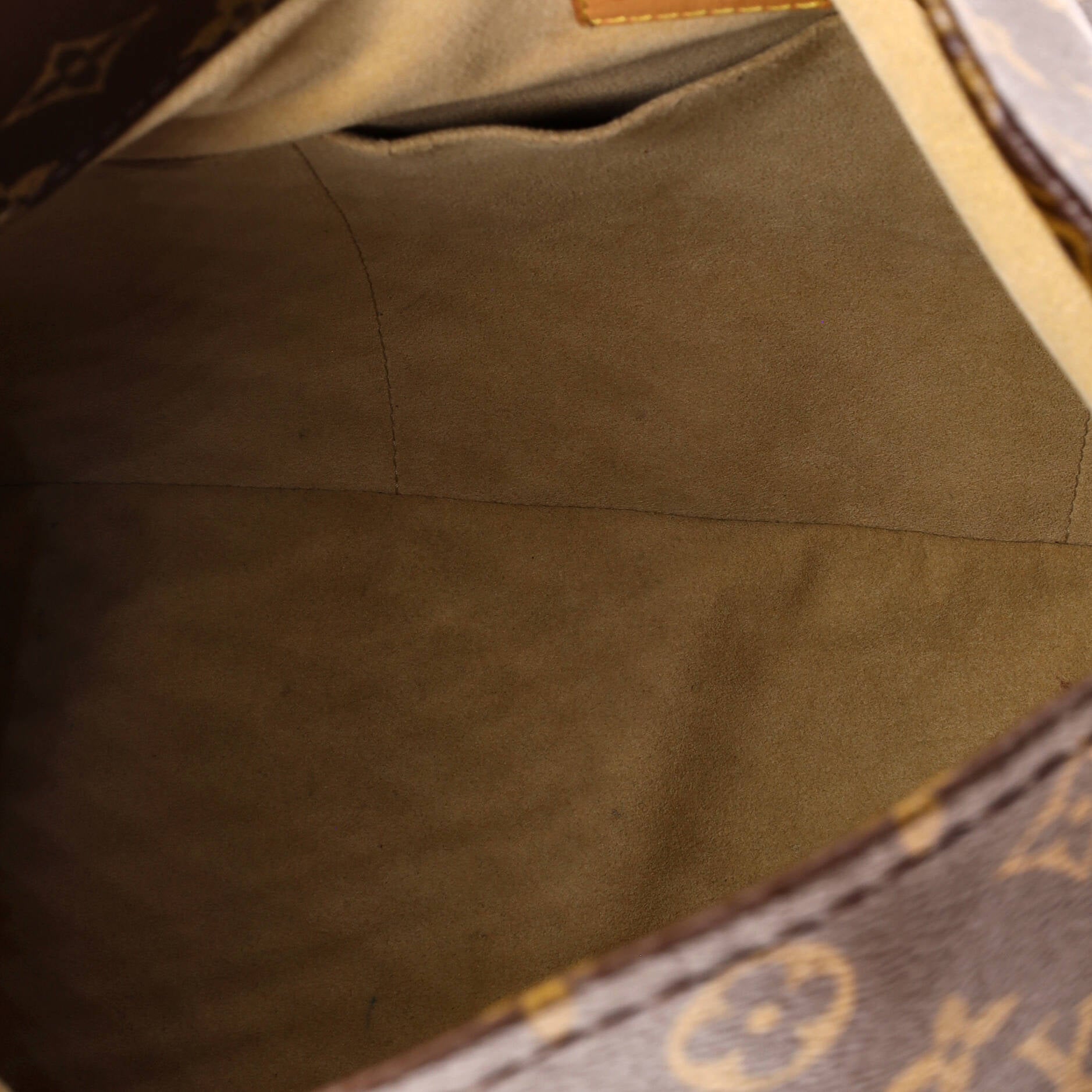 Louis Vuitton Artsy Handbag Monogram Canvas MM
