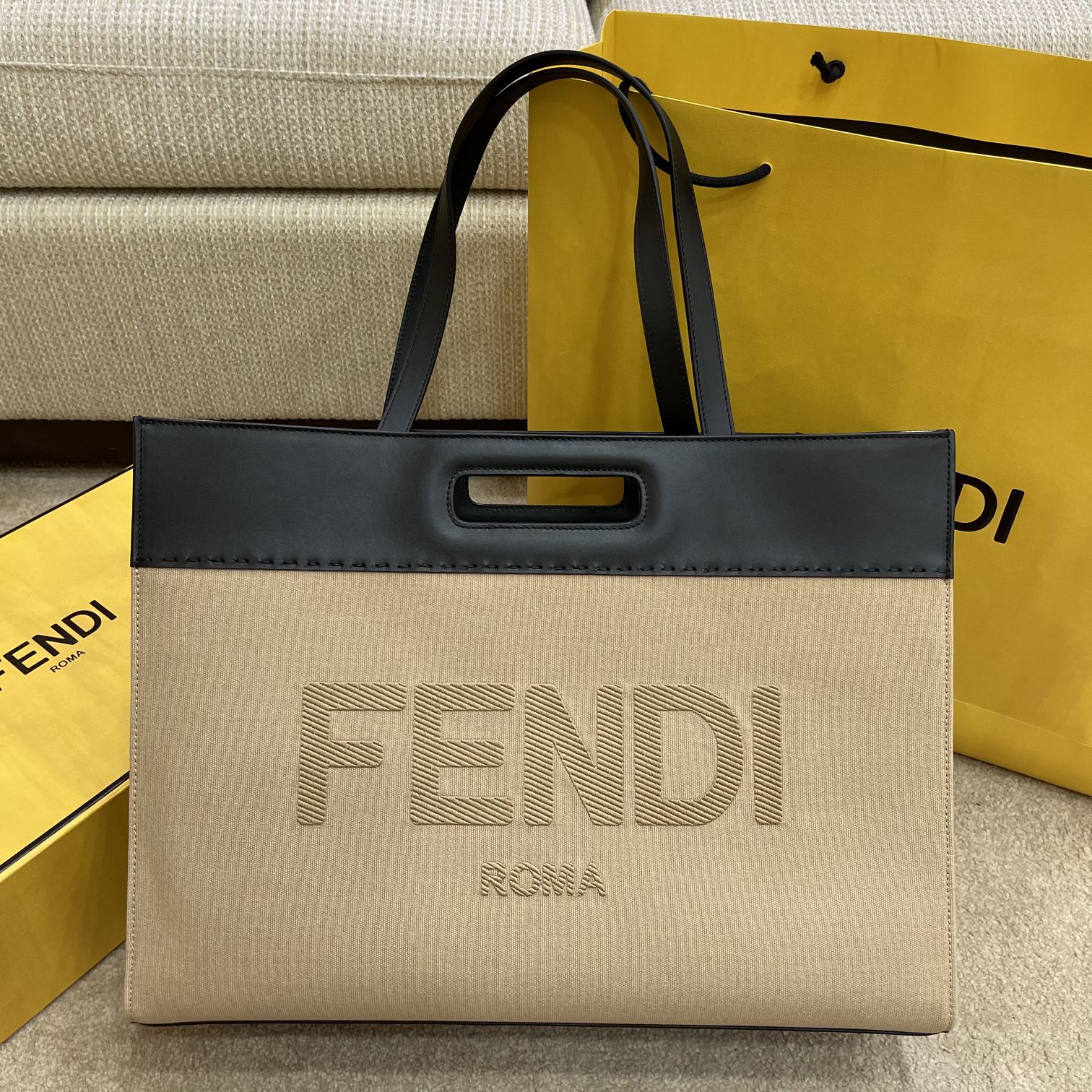 FI Canvas Tote Bag Cream/Black For Women, Handbags 18.1in/46cm FF 7VA480