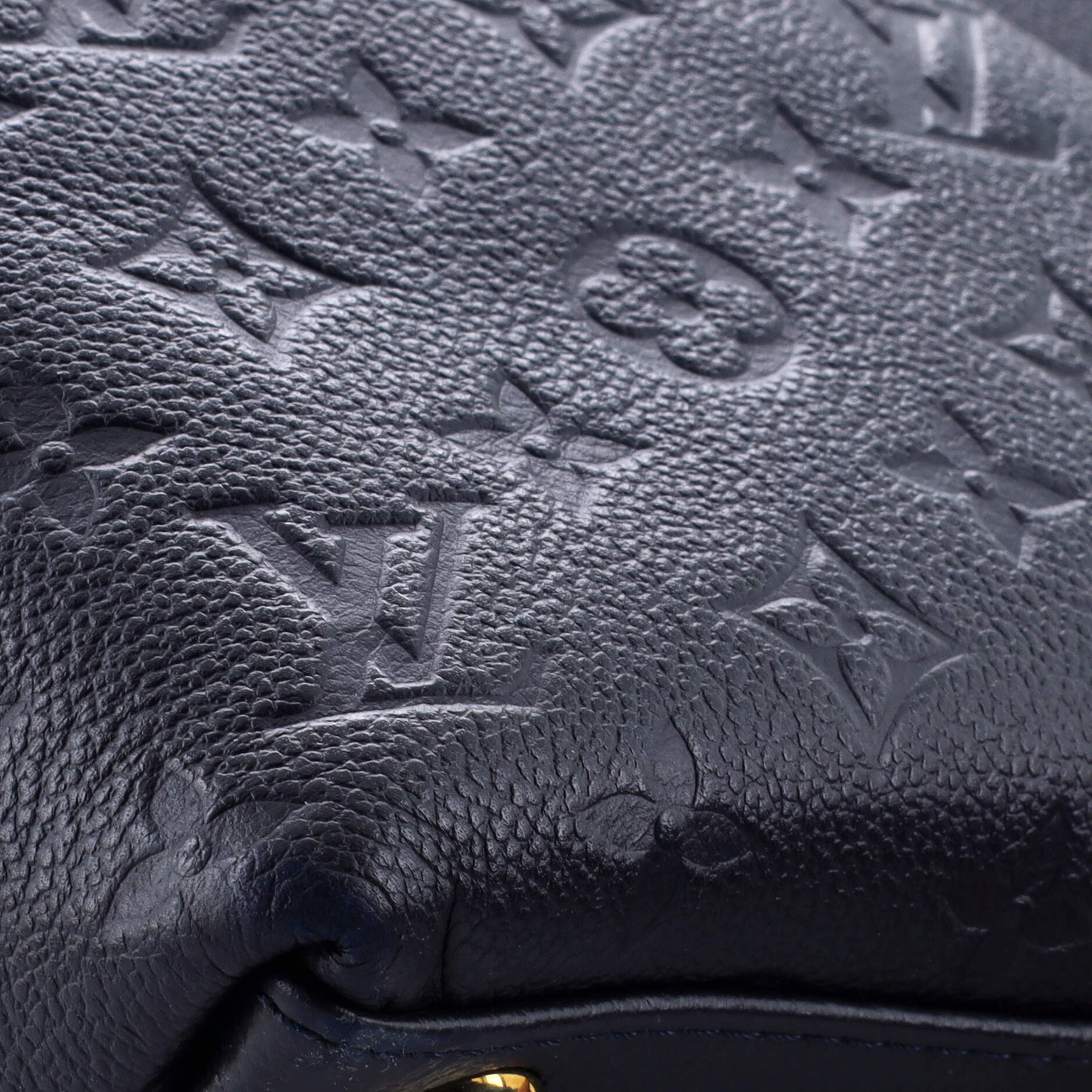 Louis Vuitton V Tote Monogram Empreinte Leather MM