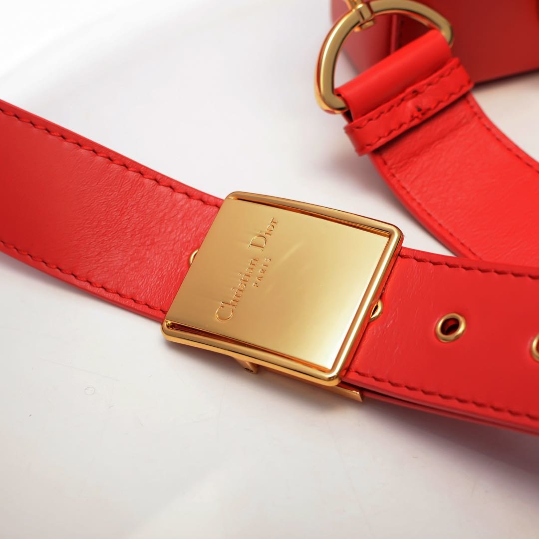 30 MONTAIGNE FLAP BAG