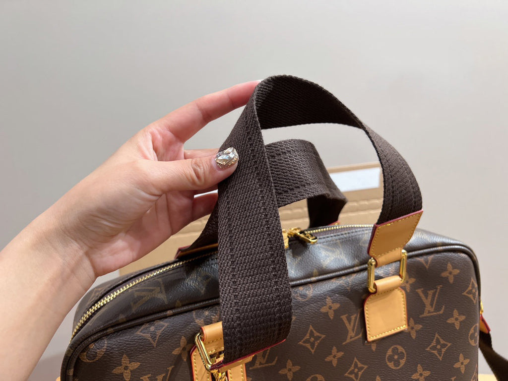 EN - Luxury Bags LUV 772