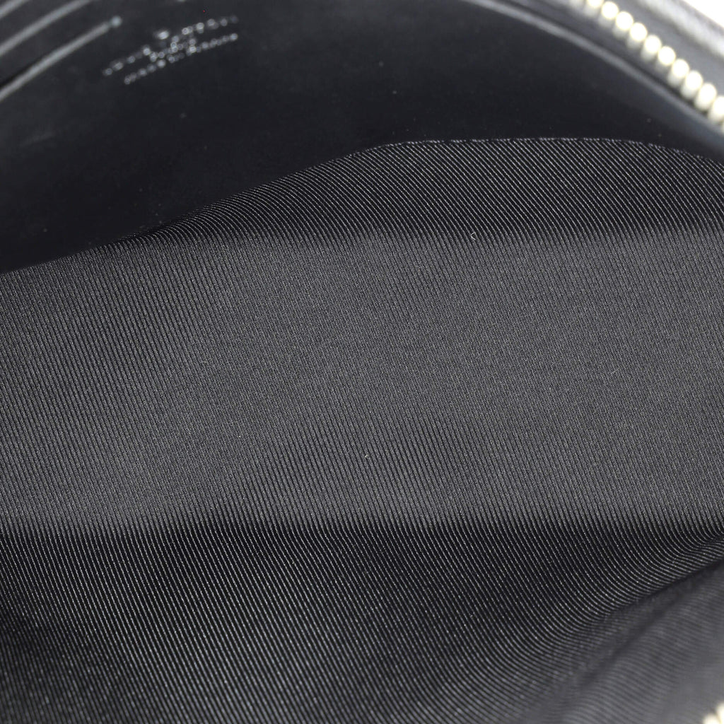 Louis Vuitton Pochette Voyage NM Taiga Leather MM