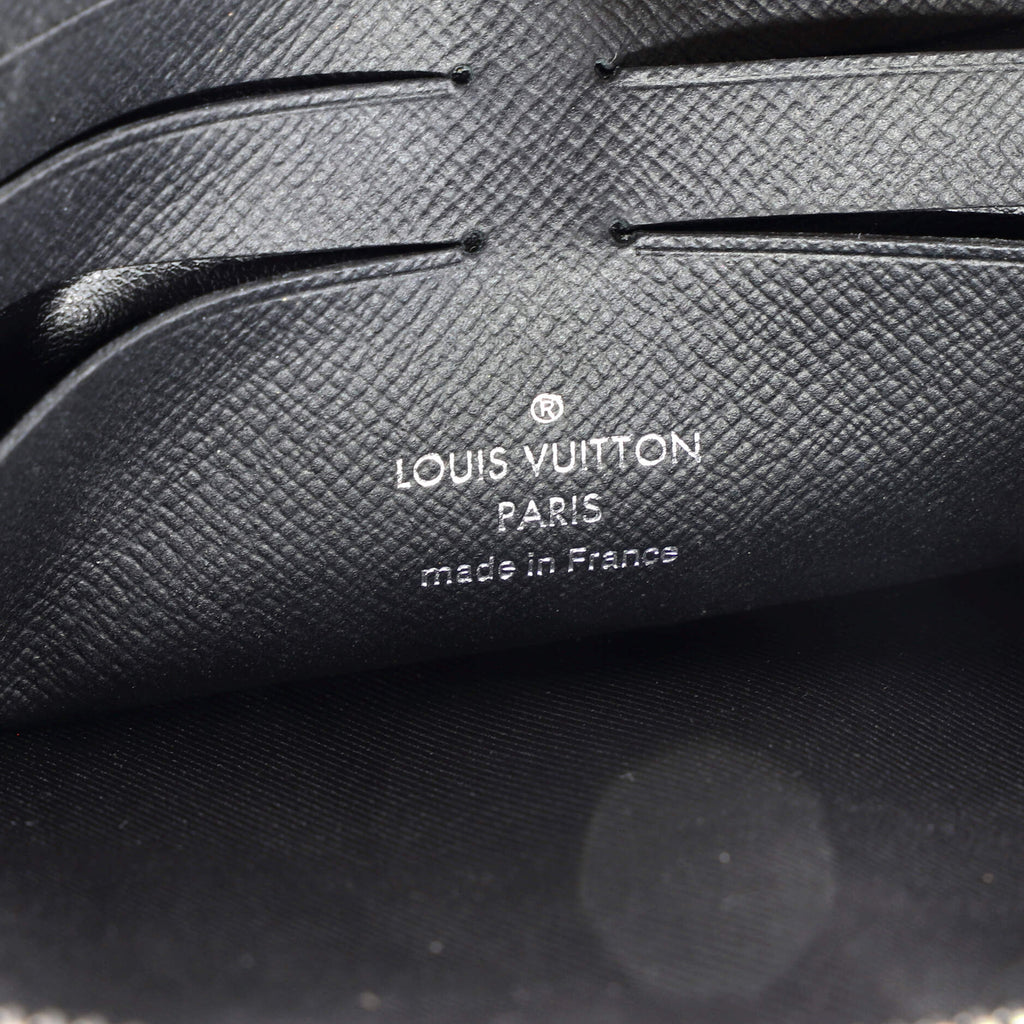 Louis Vuitton Pochette Voyage NM Taiga Leather MM