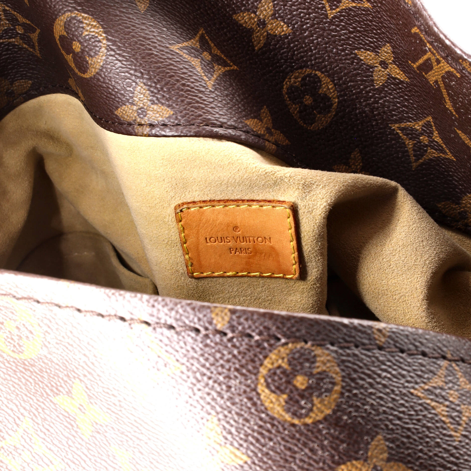 Louis Vuitton Artsy Handbag Monogram Canvas MM