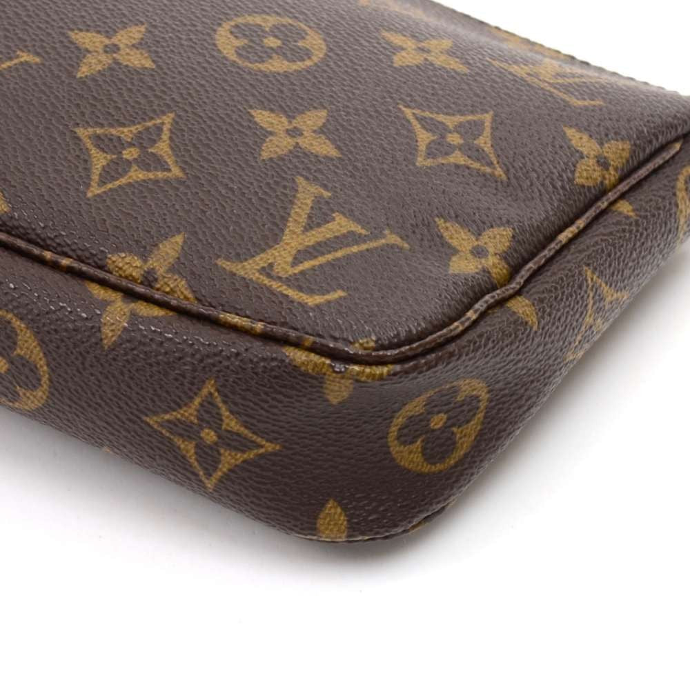 Louis Vuitto Pochette Accessoires Monogram Canvas Bag