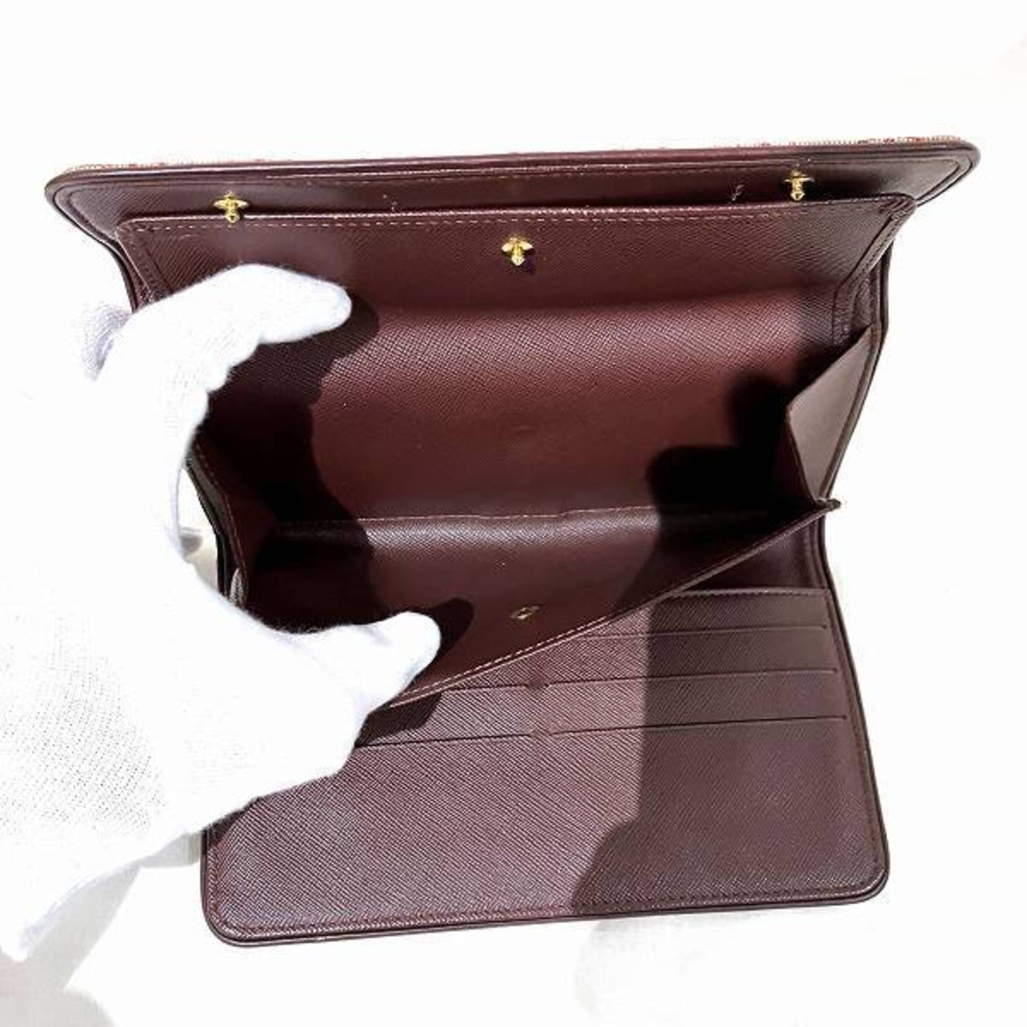 Louis Vuitton International  Canvas Wallet  ()