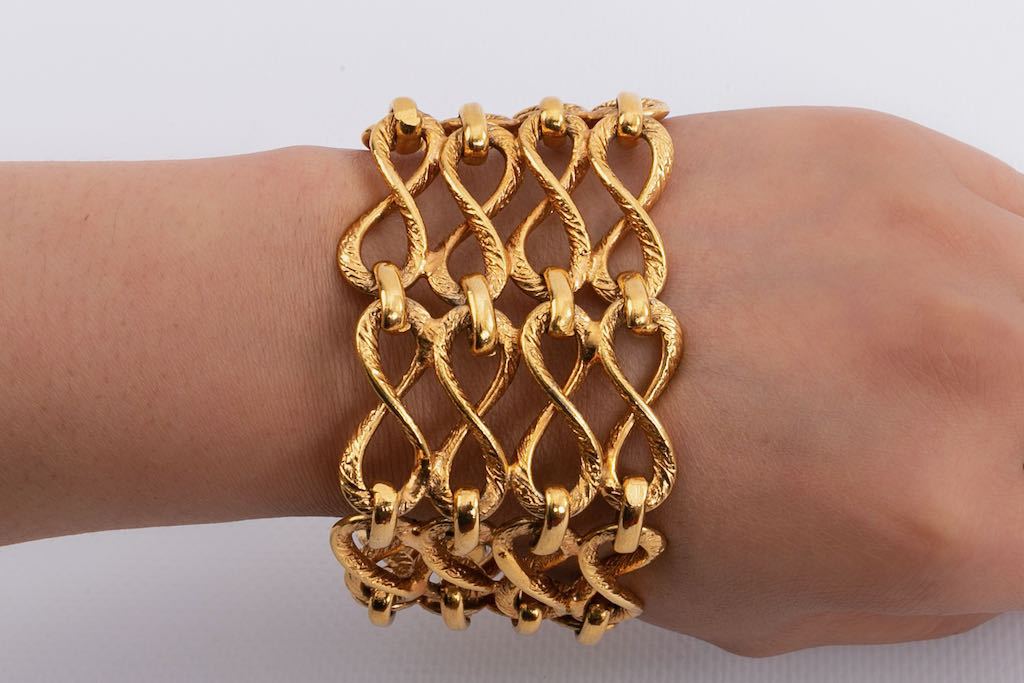 Bracelet articulÃƒÆ’Ã‚Â© en mÃƒÆ’Ã‚Â©tal dorÃƒÆ’Ã‚Â© Chanel