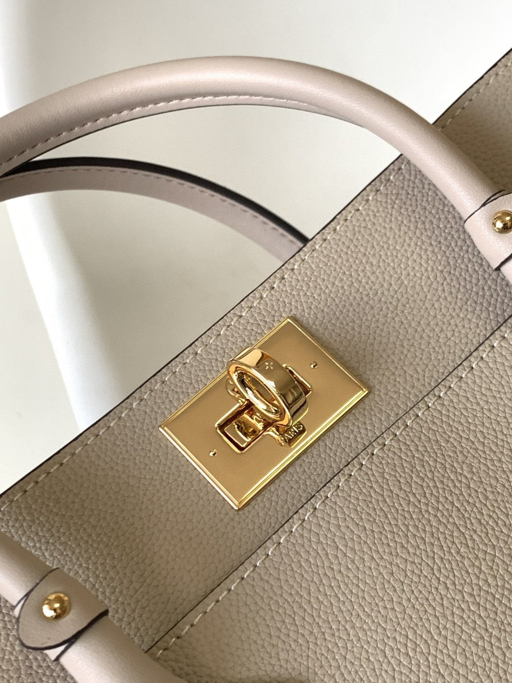 LV On My Side MM Tote Bag Monogram Canvas Greige For Women,  Shoulder Bags 12in/31cm LV M58485