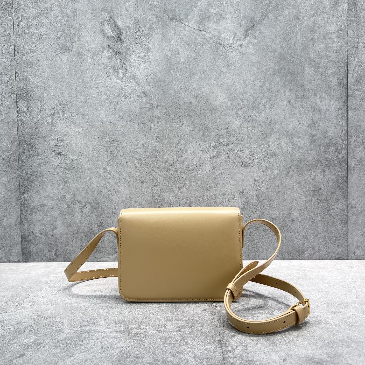 GLAMI Classique Cuir Triomphe Bag Beige For Women 9in/22cm