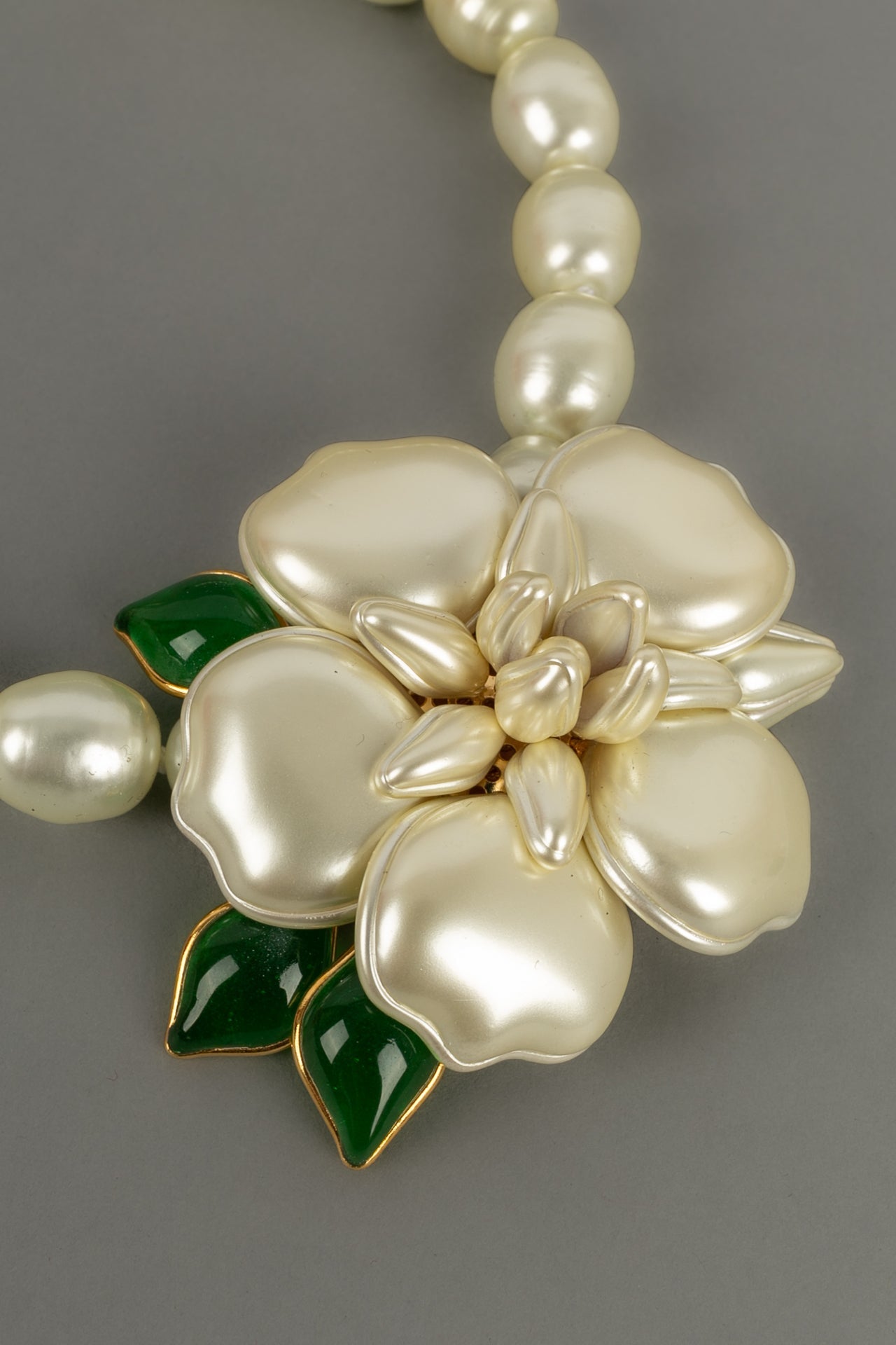 Collier Augustine